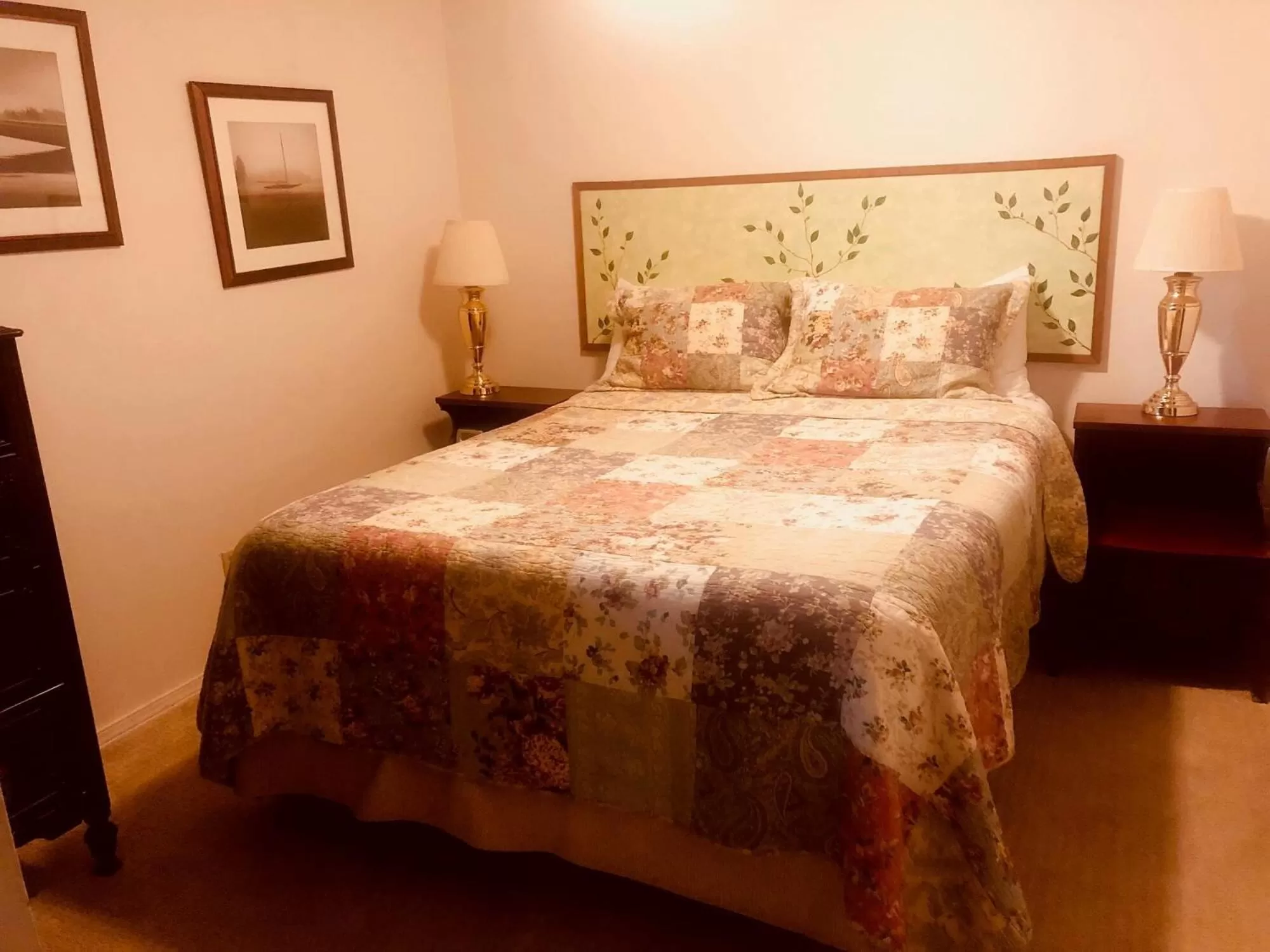 Bed in Driftwood Inn