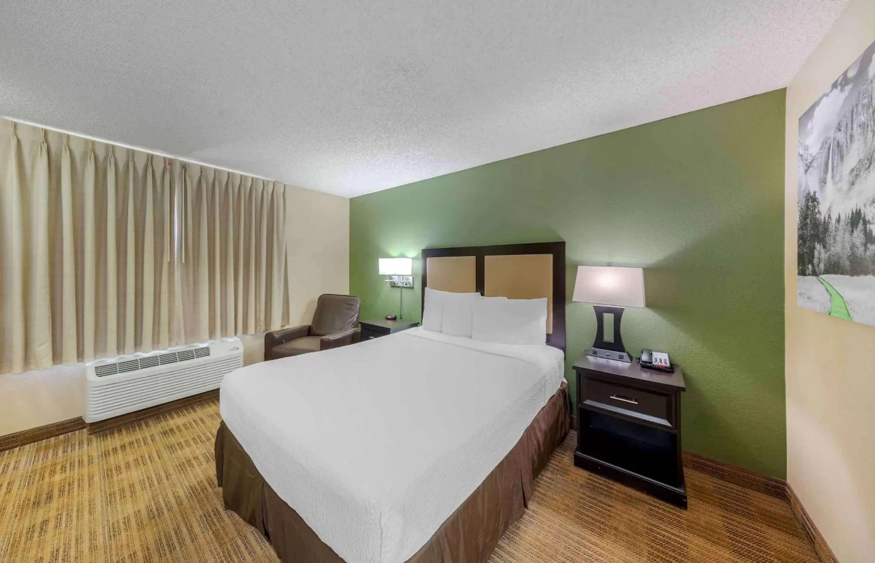 Bedroom, Bed in Extended Stay America Suites - Los Angeles - Arcadia