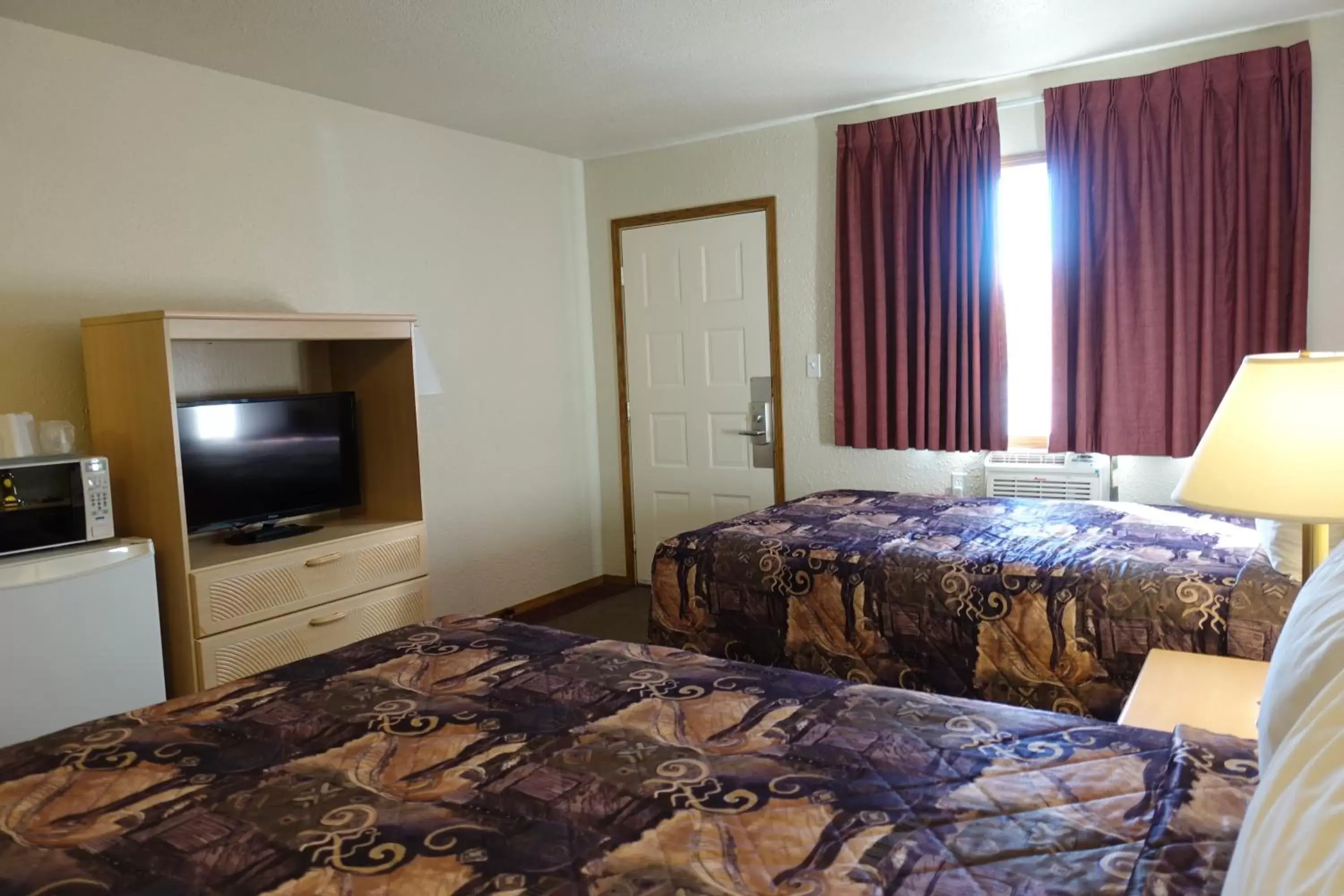 Bedroom, Bed in Armada Inn Motel