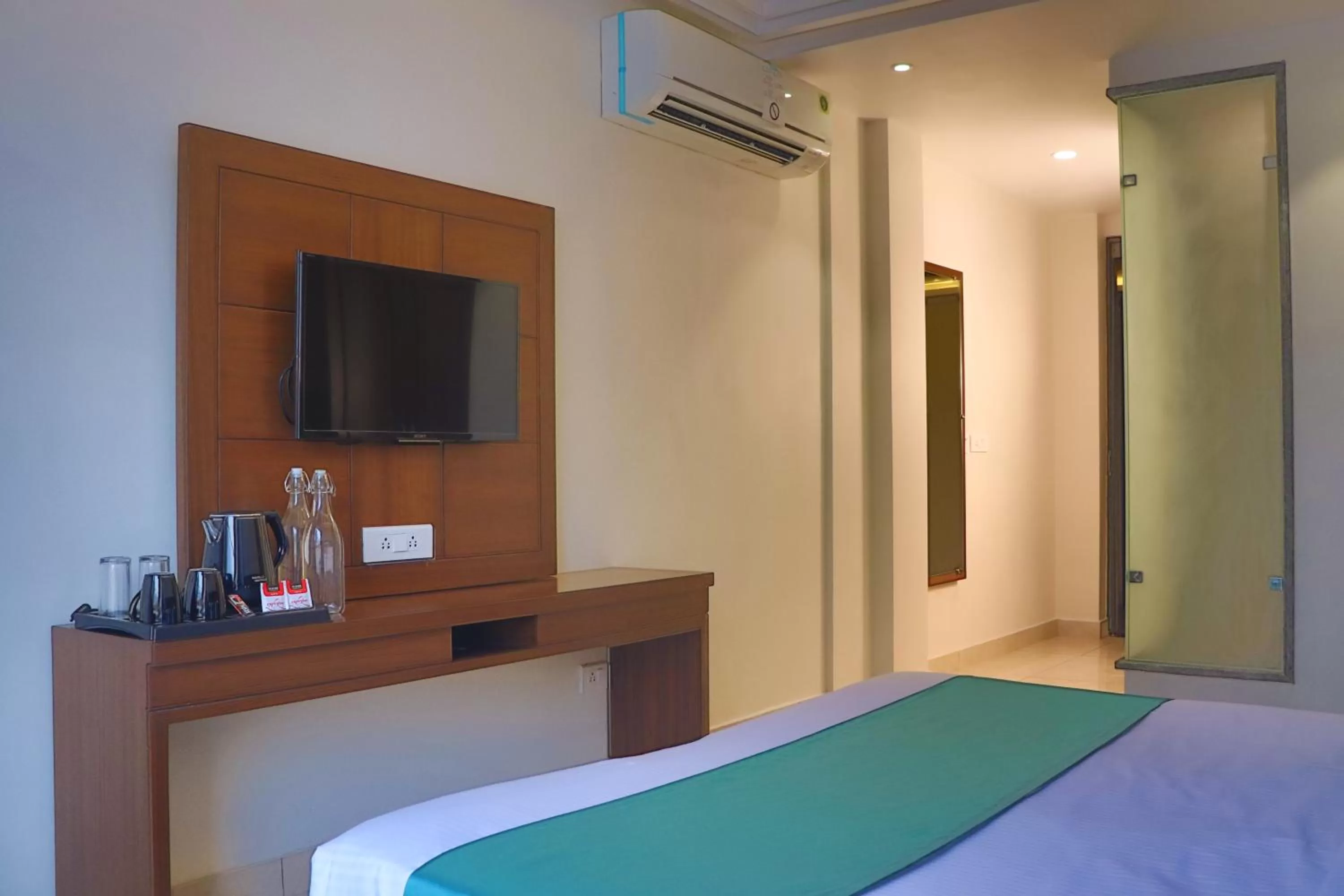 TV and multimedia, TV/Entertainment Center in Hotel Green One Earth