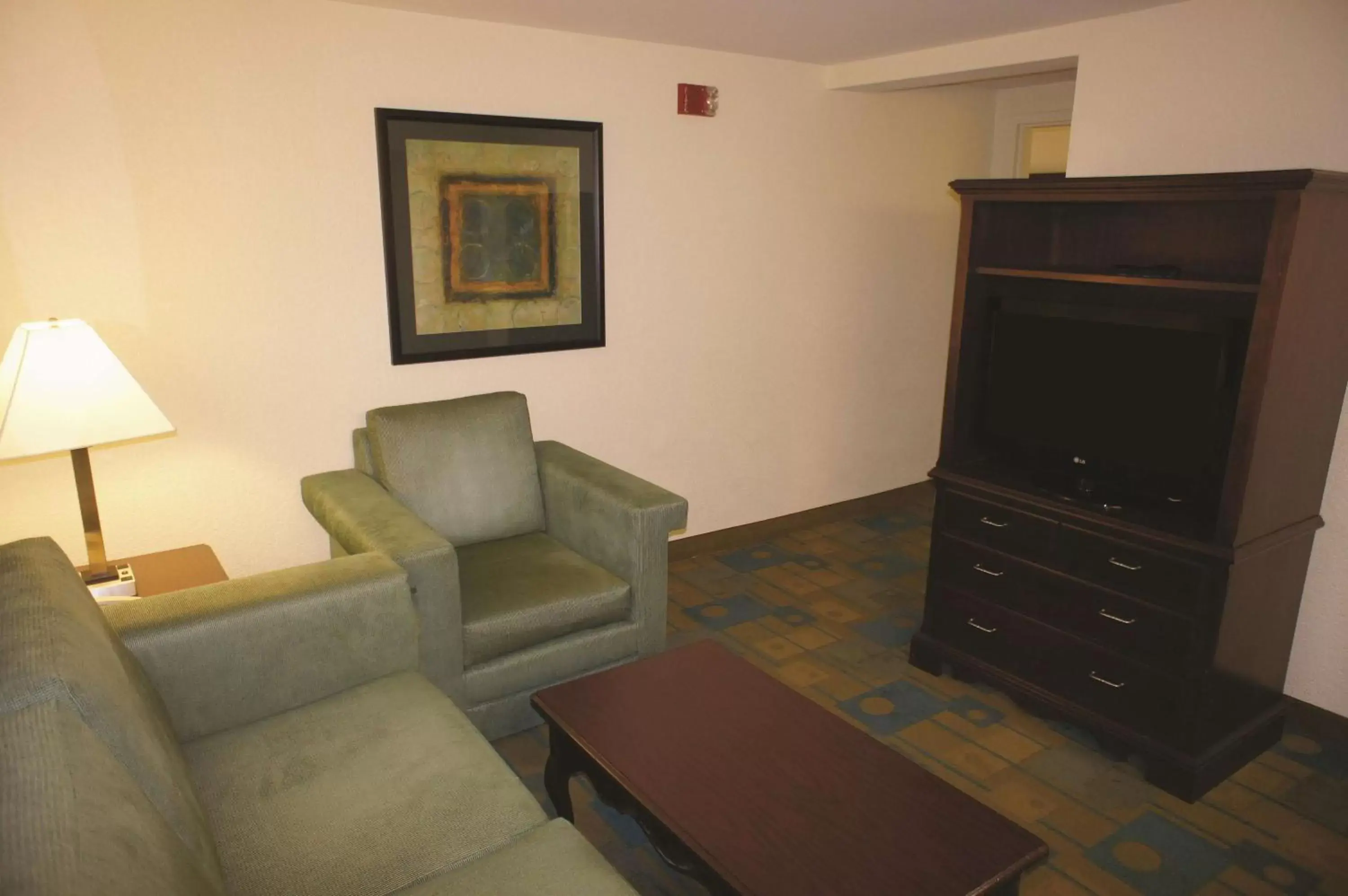 Photo of the whole room, Seating Area in La Quinta by Wyndham Boston Somerville