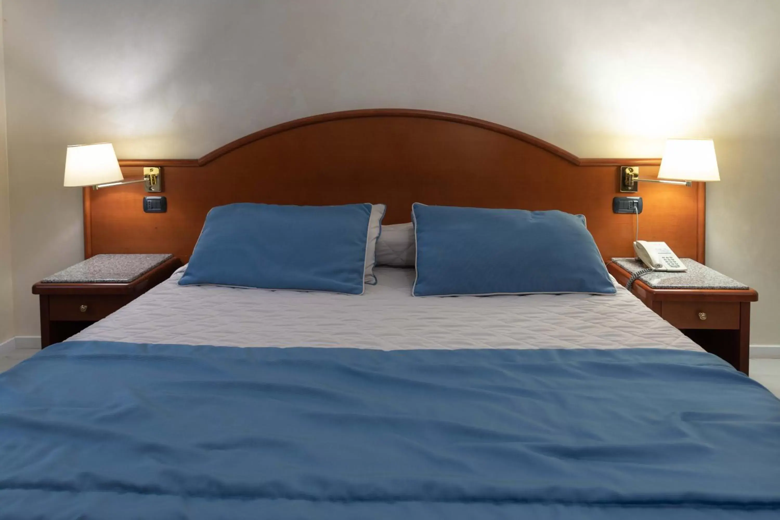 Bed in Edra Palace Hotel & Ristorante