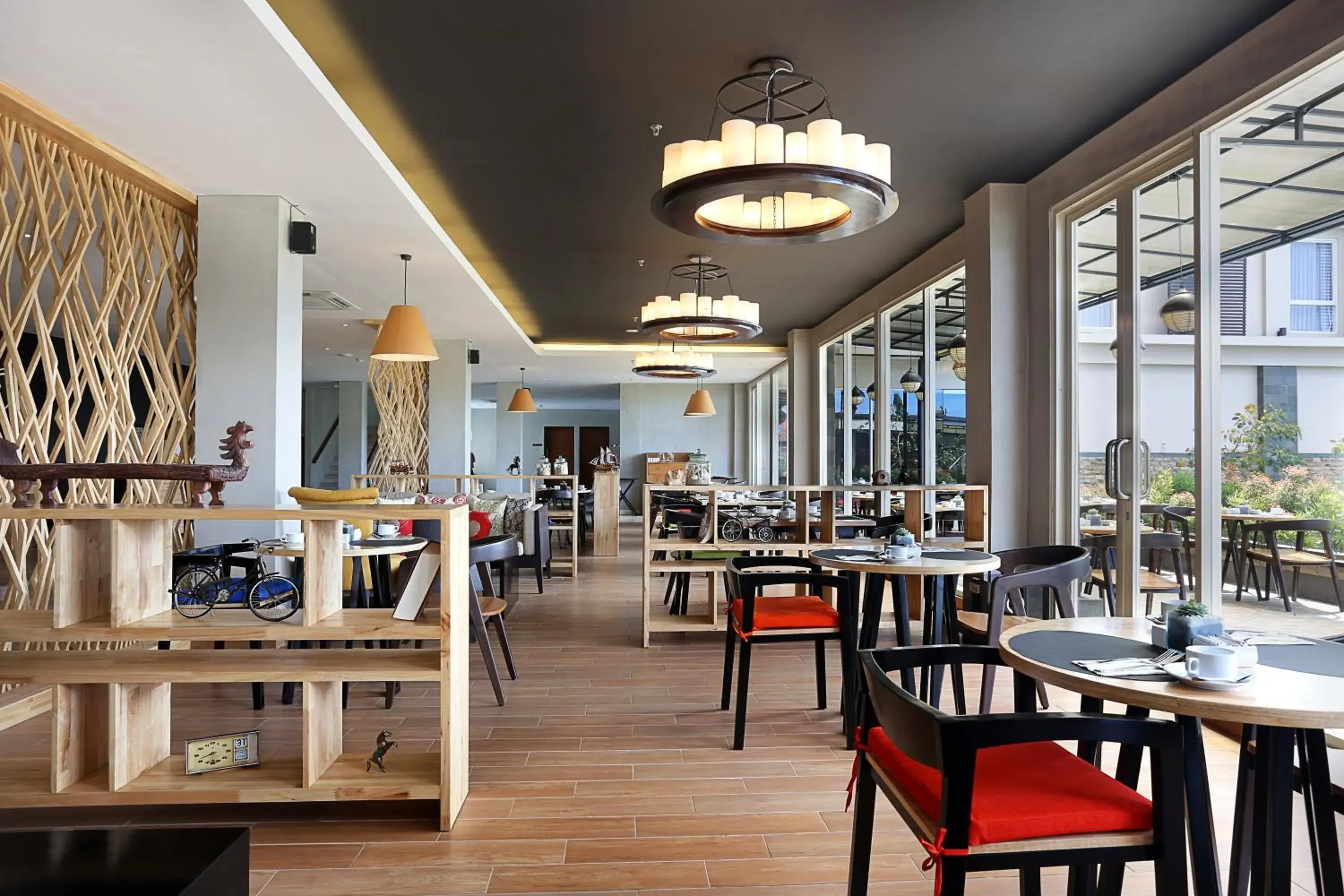Restaurant/Places to Eat in Golden Tulip Essential Denpasar Hotel