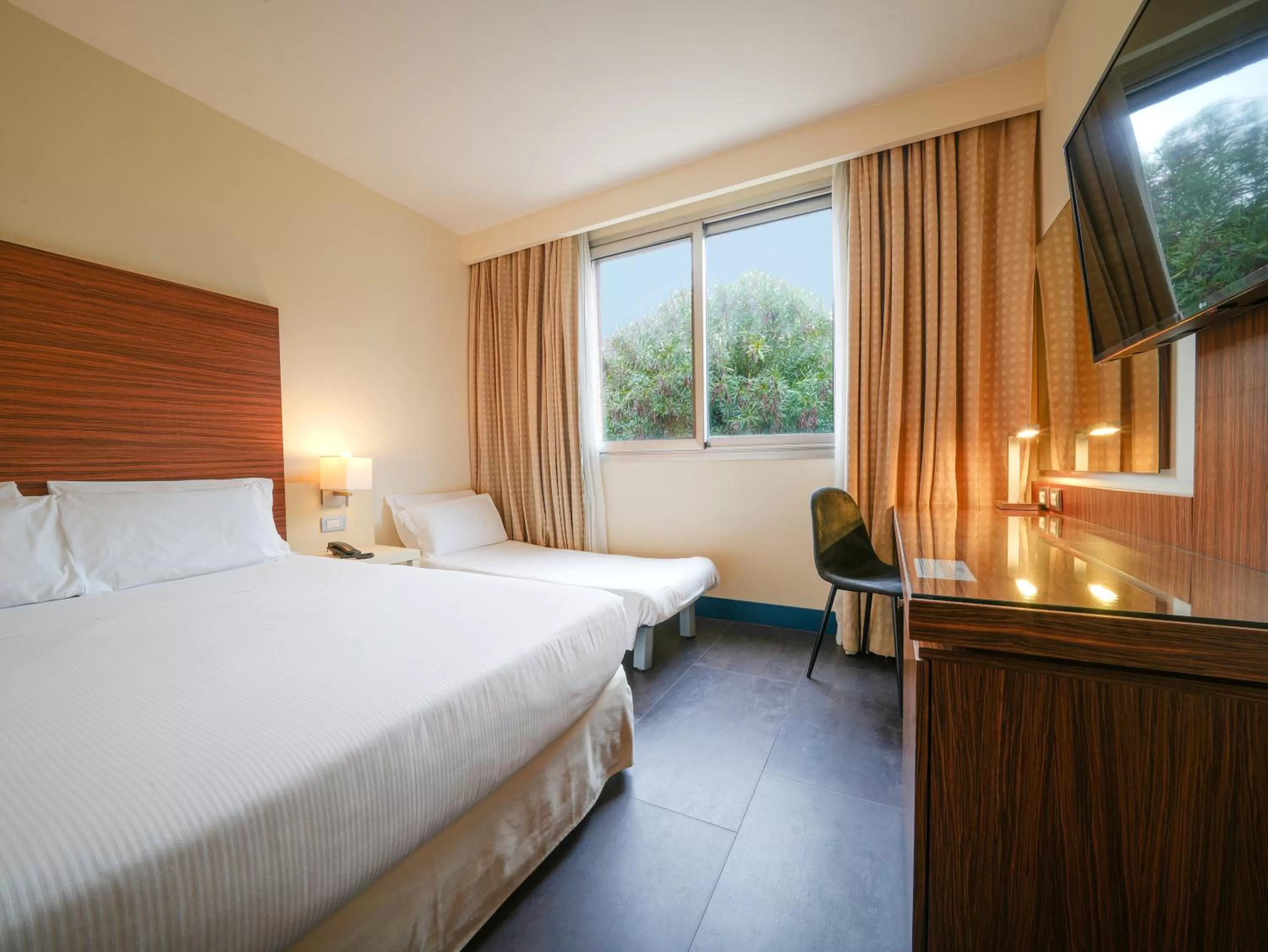 Bed in La Meridiana Bleisure Hotel