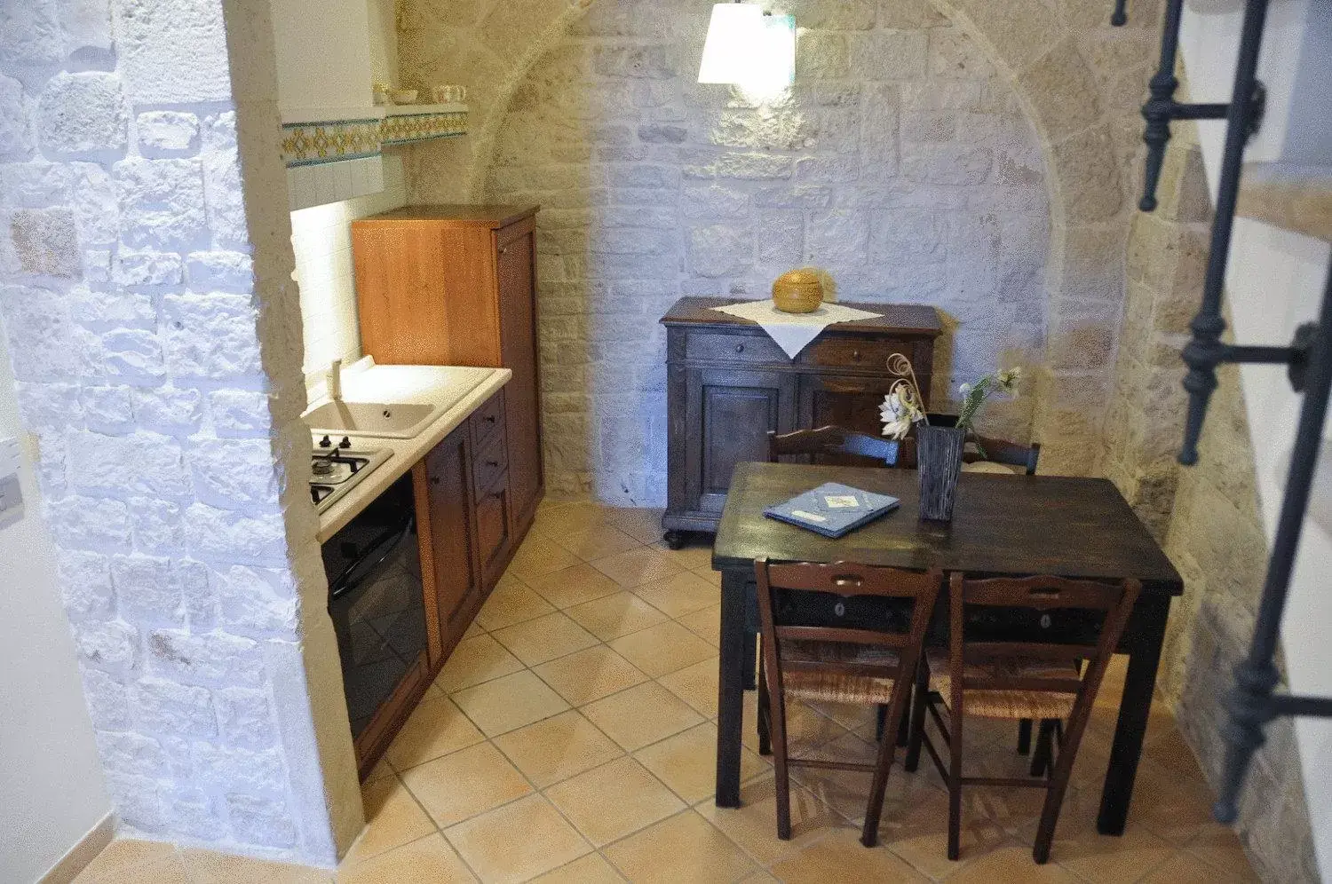 Dining area, Kitchen/Kitchenette in B&B Casa Dorsi