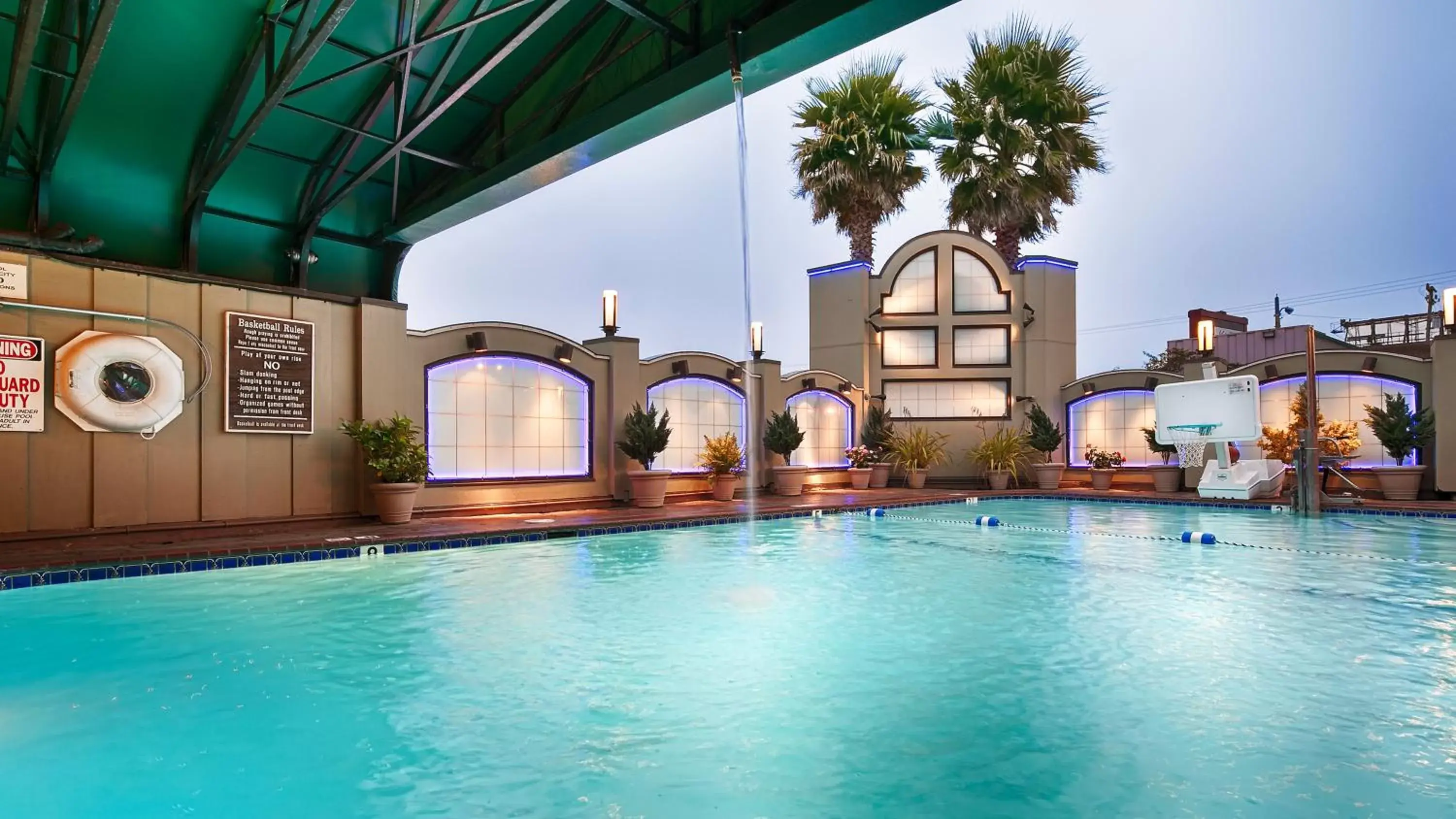 Swimming Pool in Best Western Plus Humboldt Bay Inn