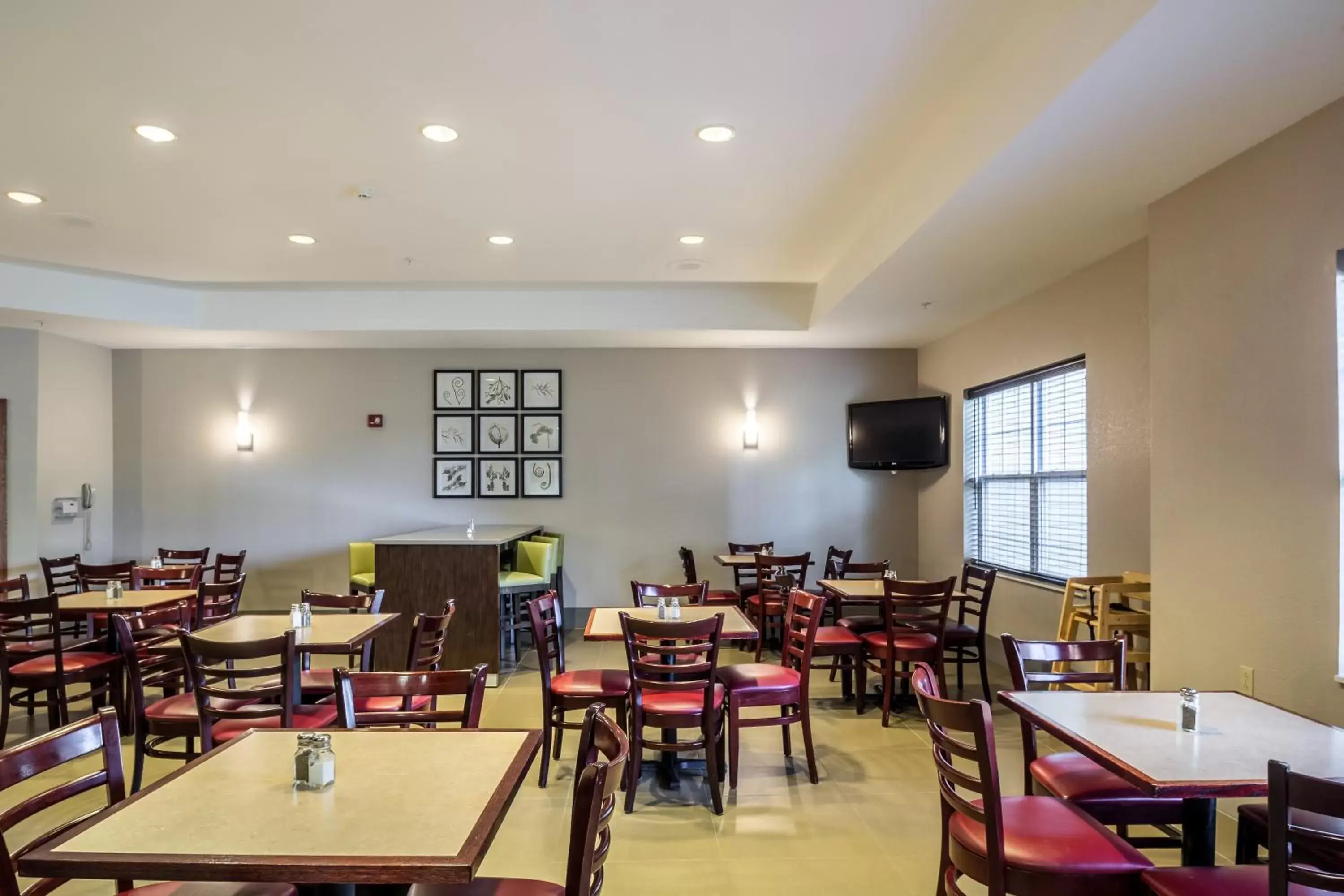 Restaurant/Places to Eat in Country Inn & Suites by Radisson, Fond du Lac, WI
