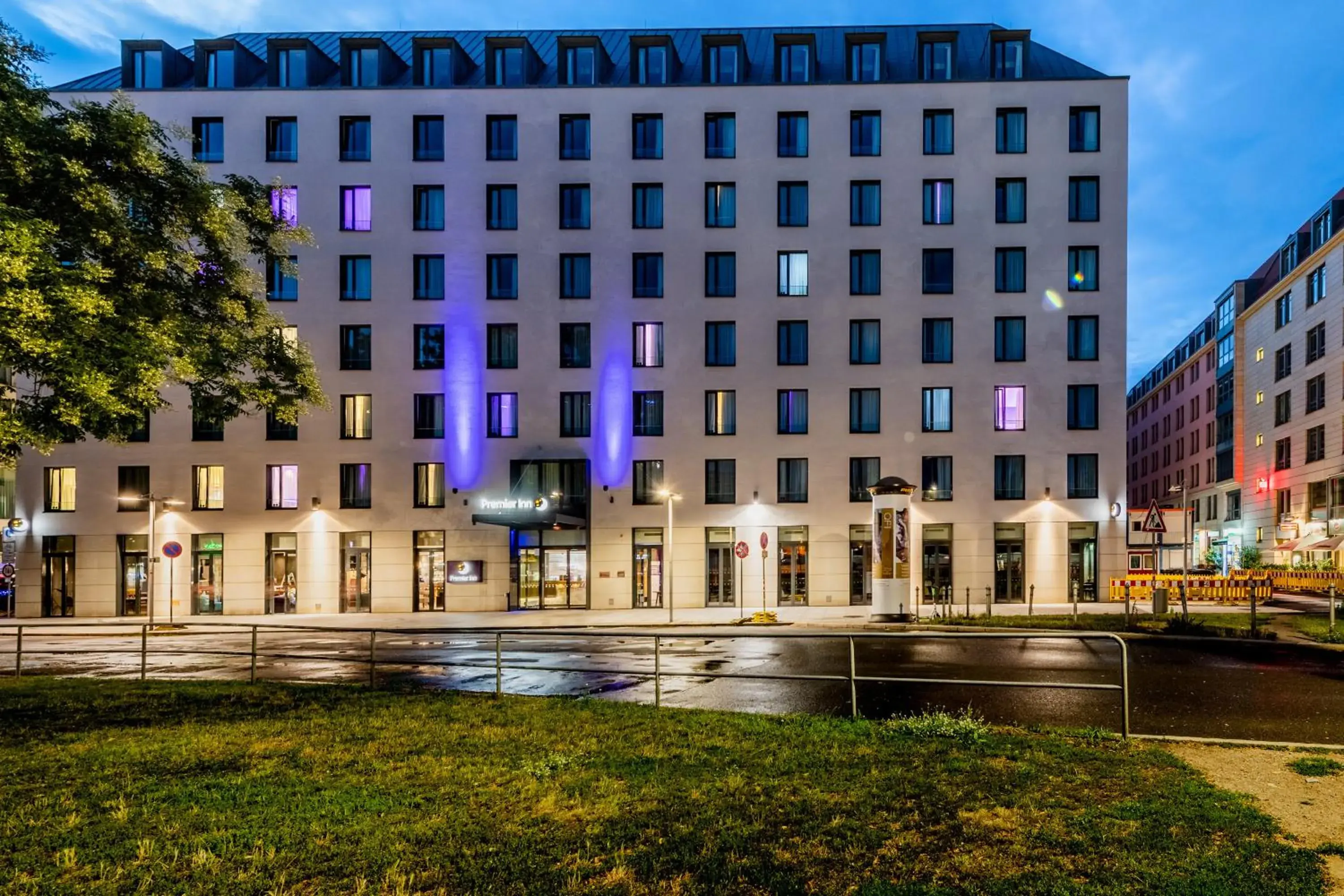 Property Building in Holiday Inn Express Dresden City Centre