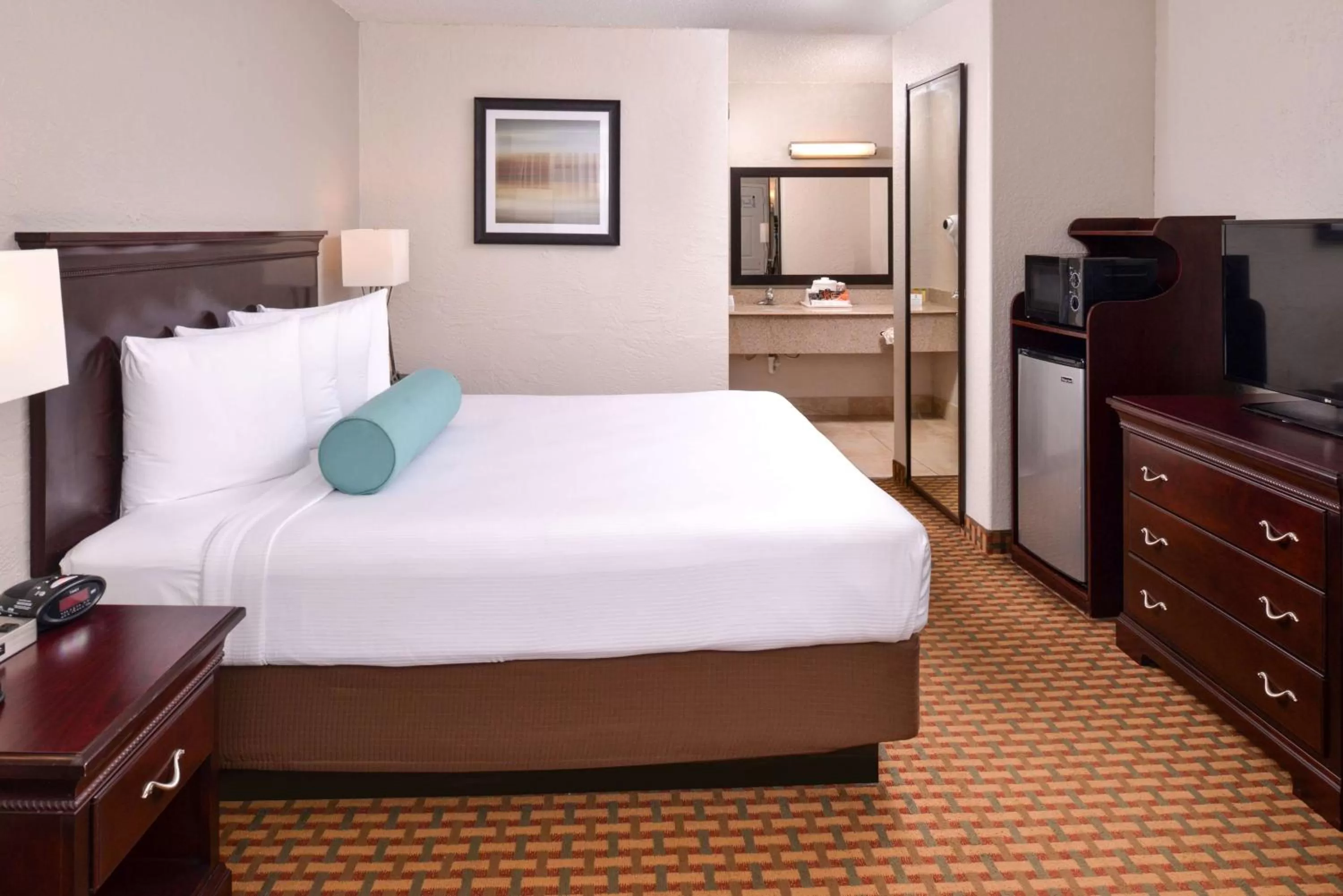 King Room with Roll-In Shower - Disability Access in Best Western International Drive - Orlando