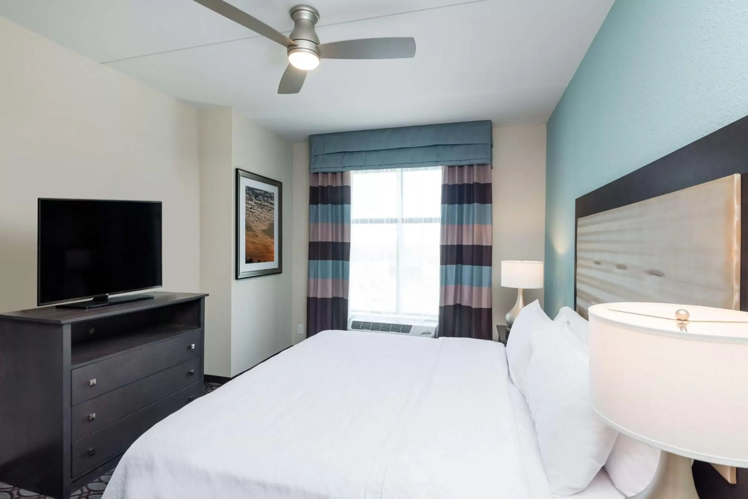 Bed, TV/Entertainment Center in Homewood Suites By Hilton Fayetteville