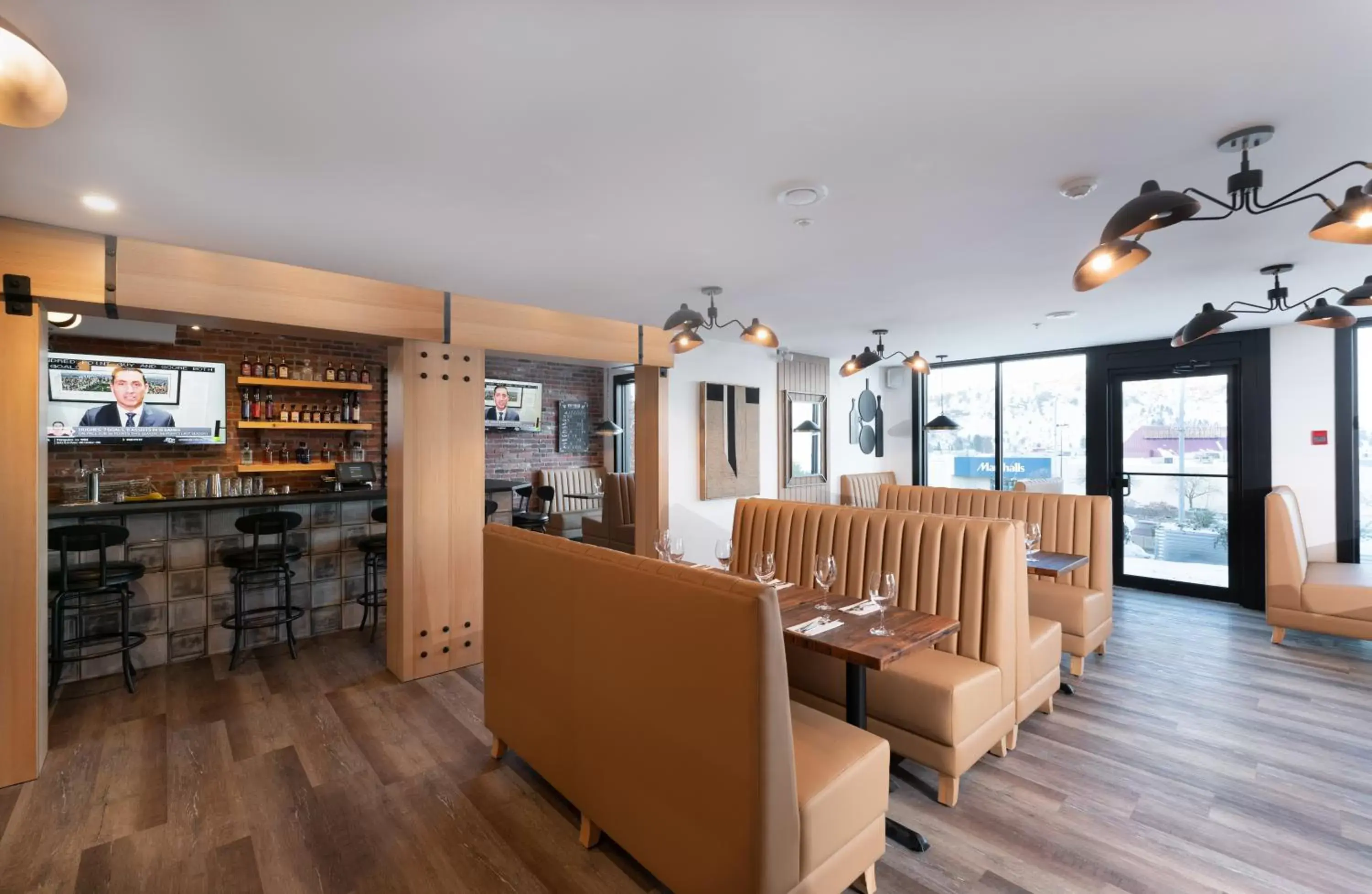Restaurant/places to eat, Lounge/Bar in Prestige Kamloops Hotel