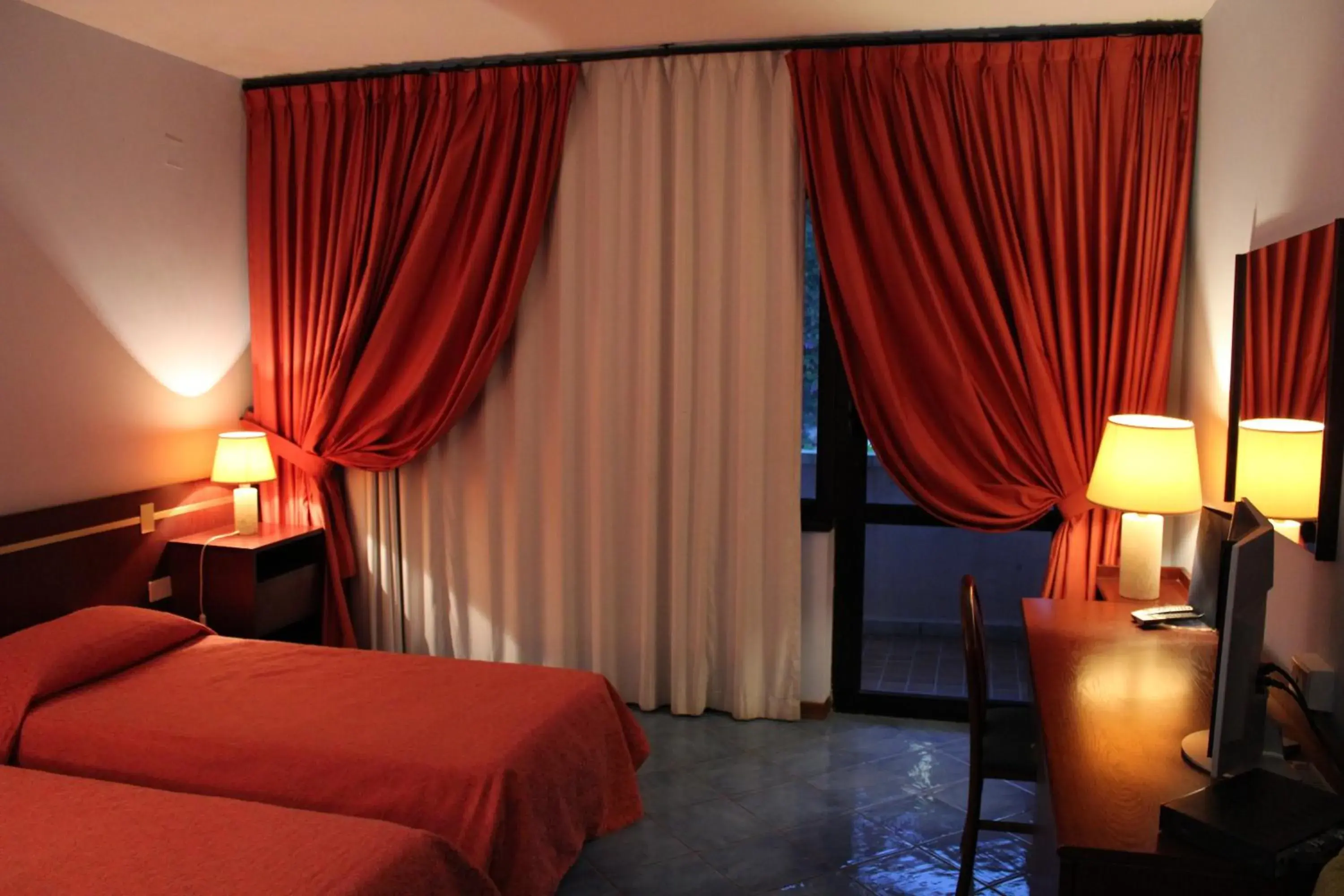 Photo of the whole room, Bed in Puntaquattroventi