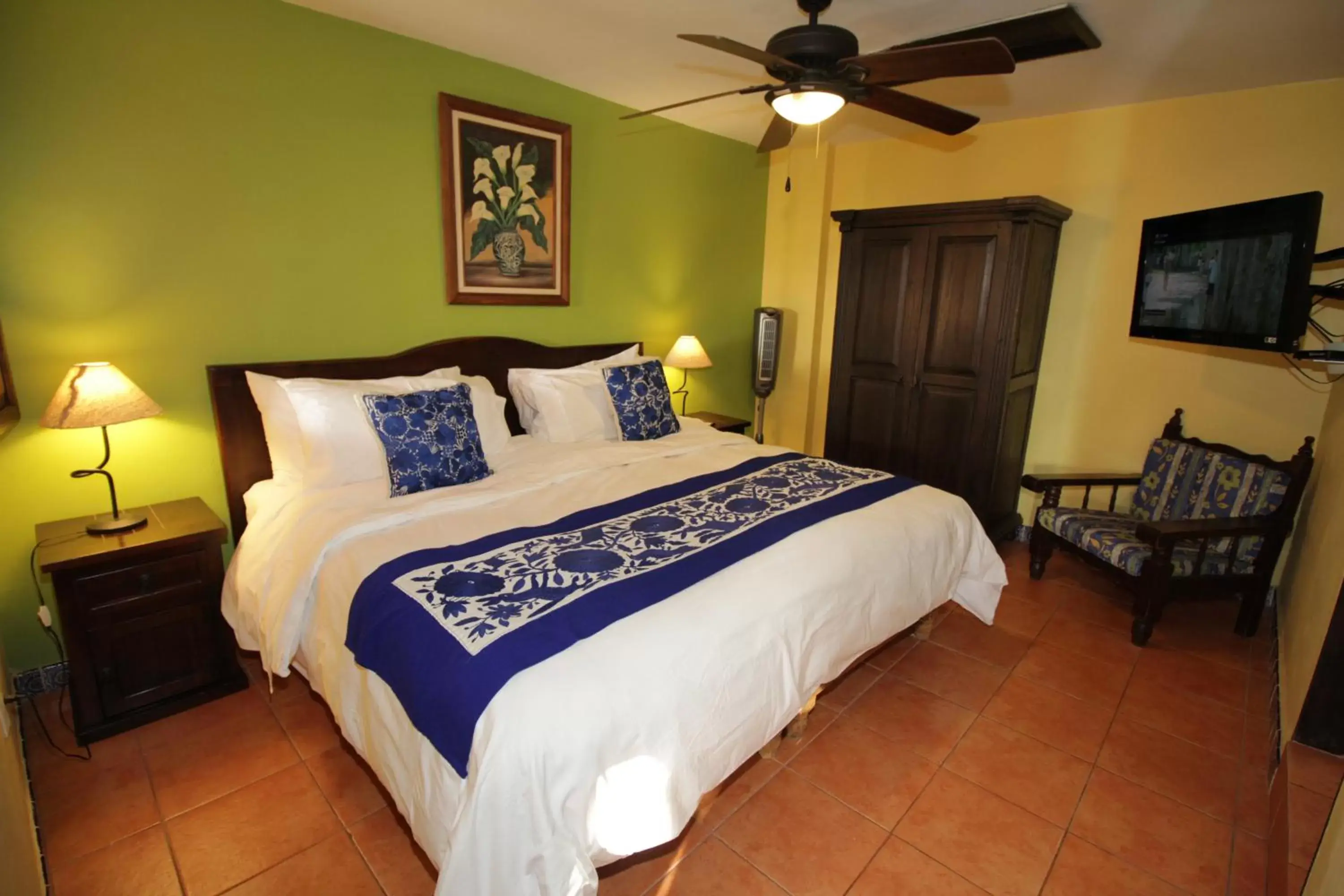 Photo of the whole room, Bed in Casa Mia Suites