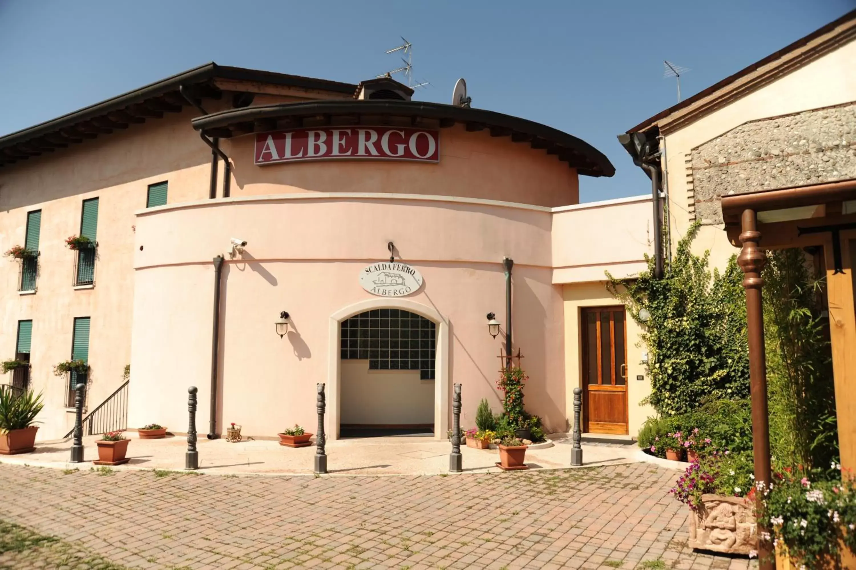 Facade/entrance, Property Building in Hotel Scaldaferro