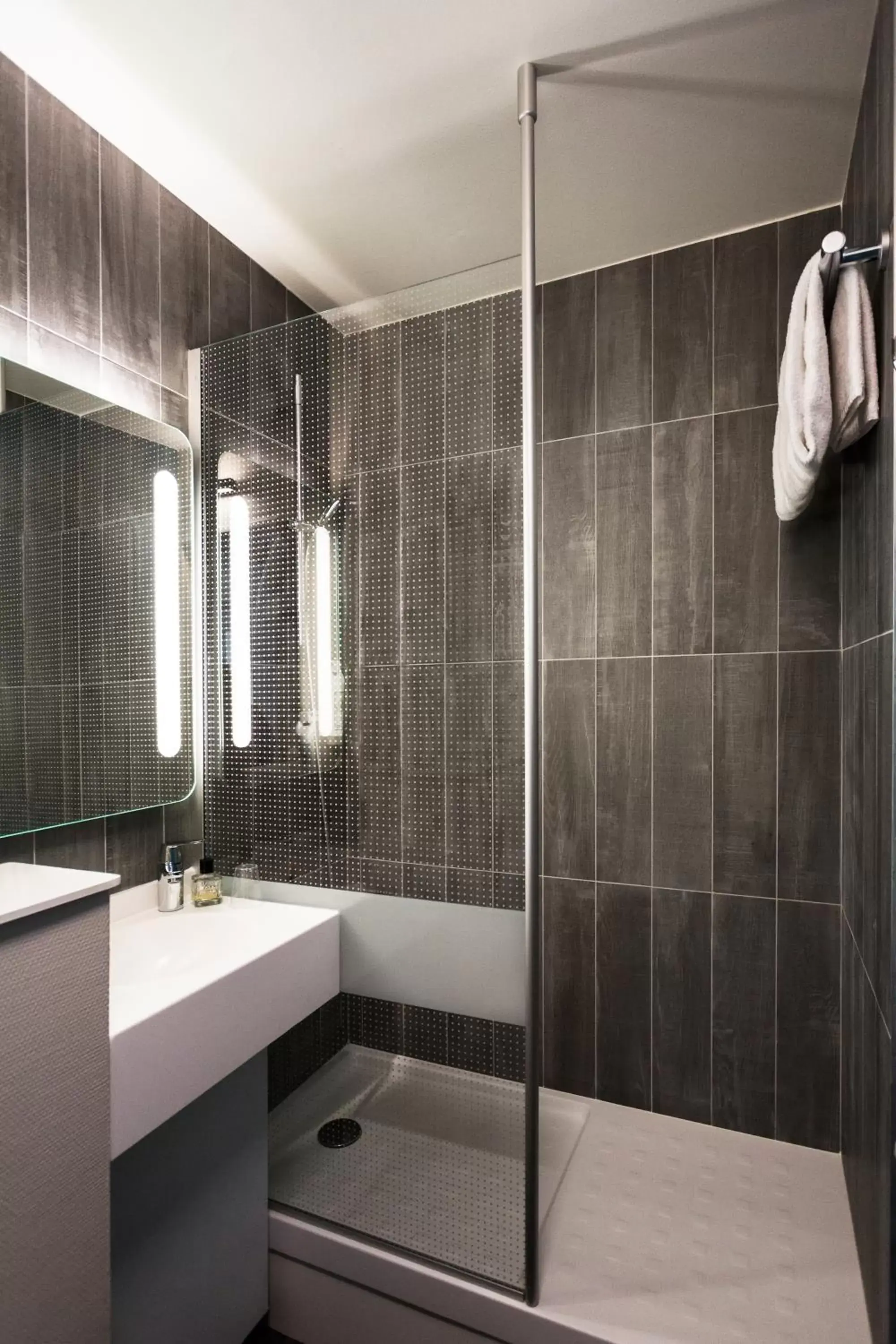 Shower, Bathroom in ibis Limoges Nord