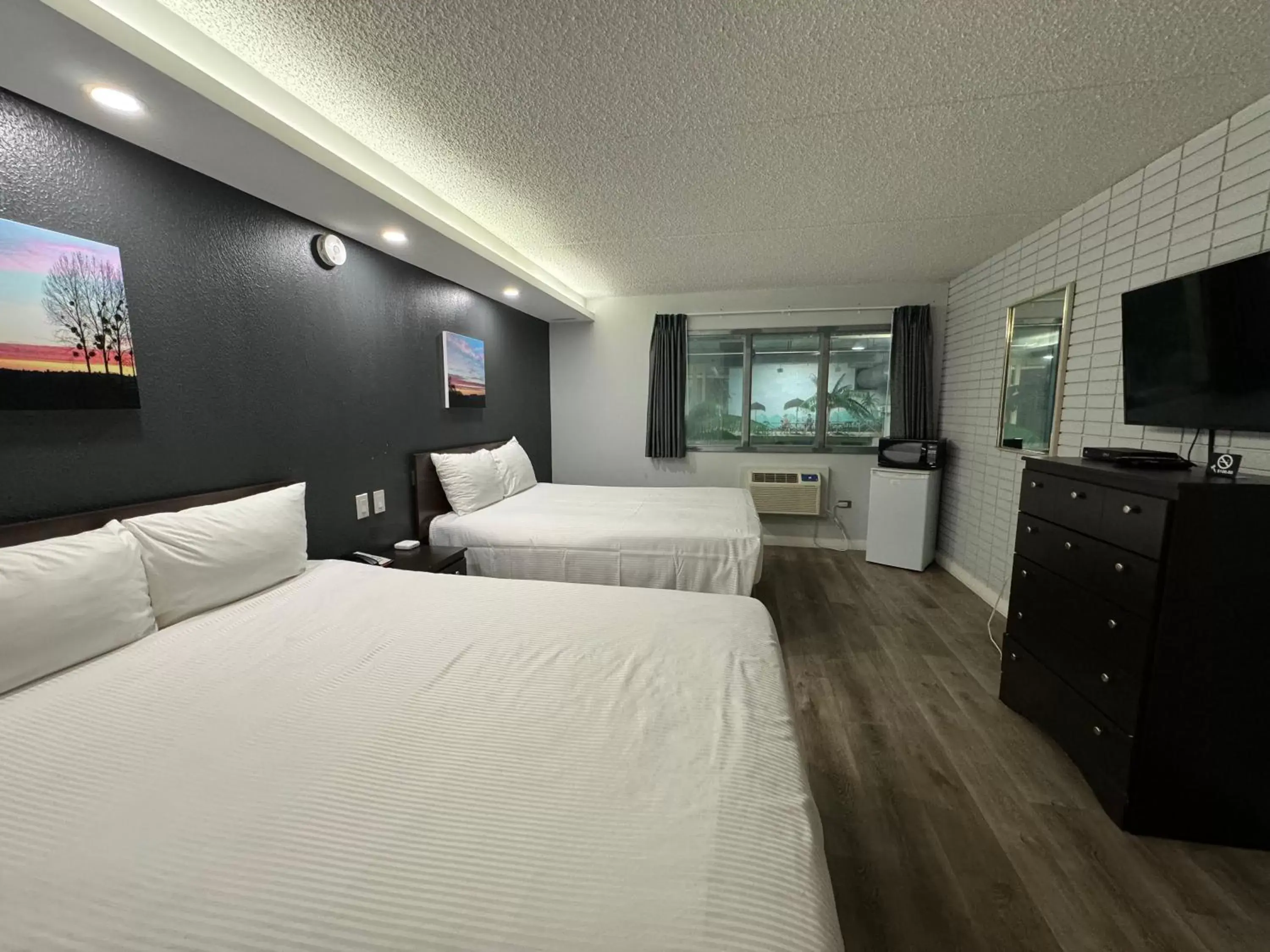 View (from property/room), Bed in Travelodge by Wyndham Winnipeg