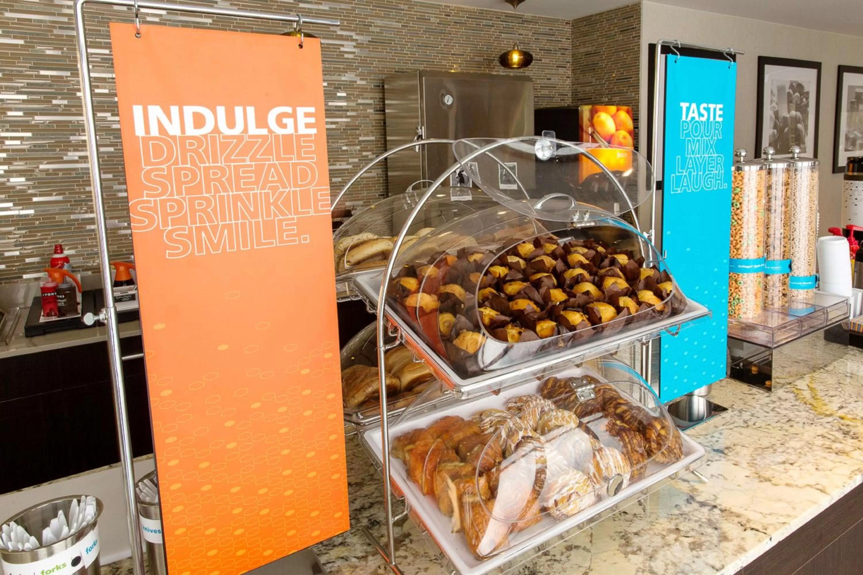 Breakfast in Hampton Inn & Suites Dallas Downtown