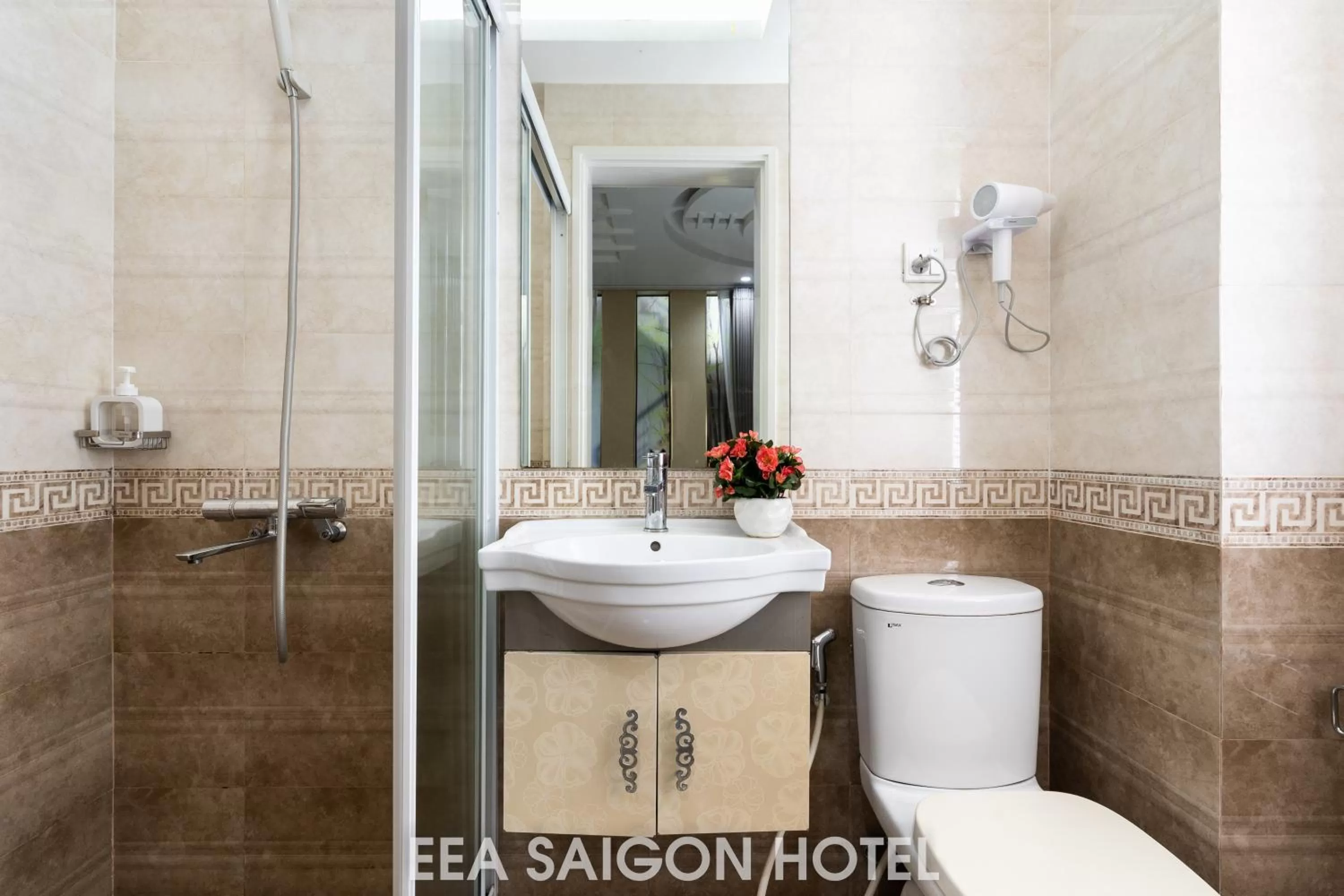 Shower in EEA Central Saigon Hotel