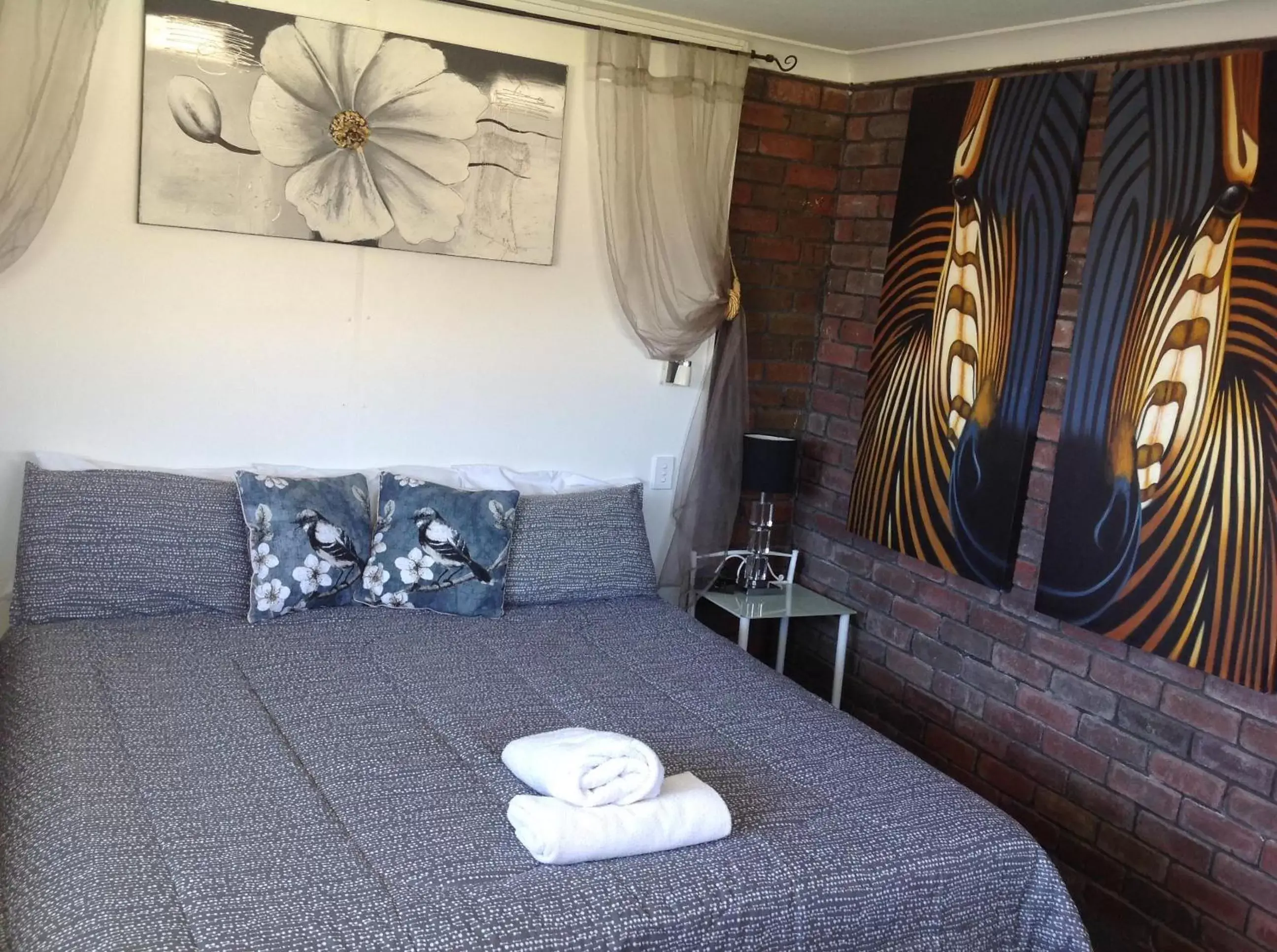 Bed in Avlon Gardens Motel