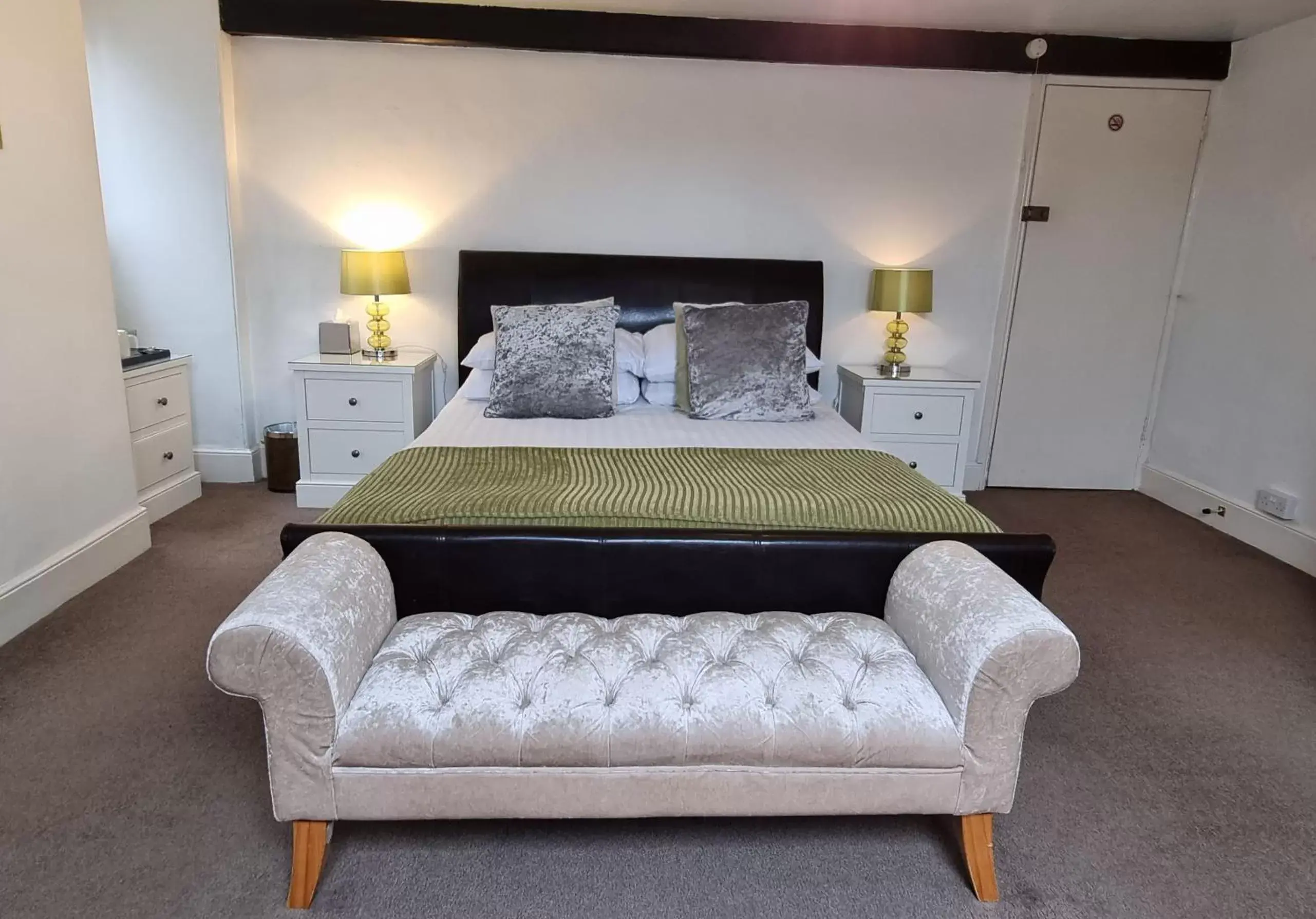 Bedroom, Bed in Fairlawn House