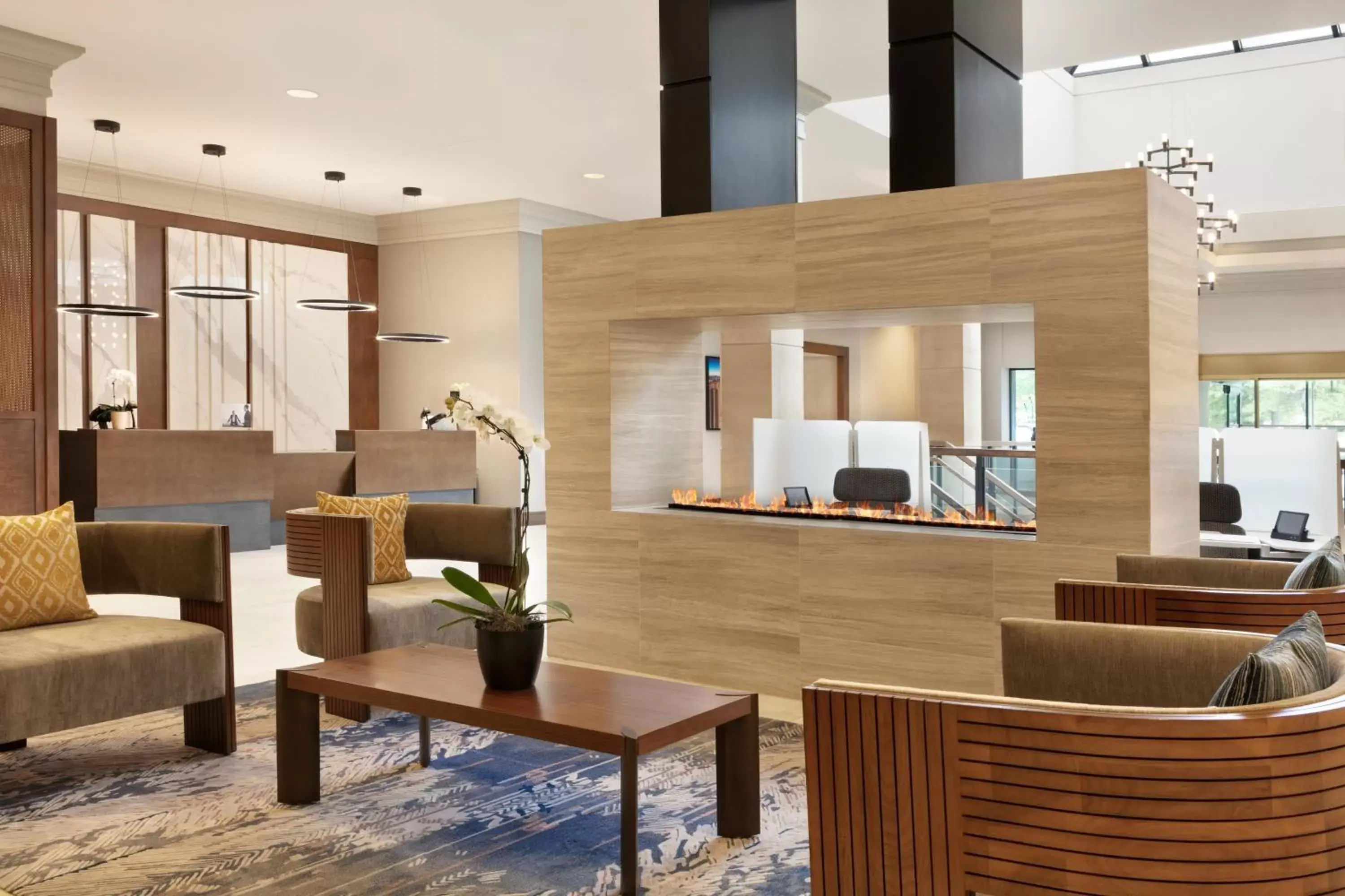 Lobby or reception, Lounge/Bar in Crowne Plaza Hotel Philadelphia - King of Prussia, an IHG Hotel