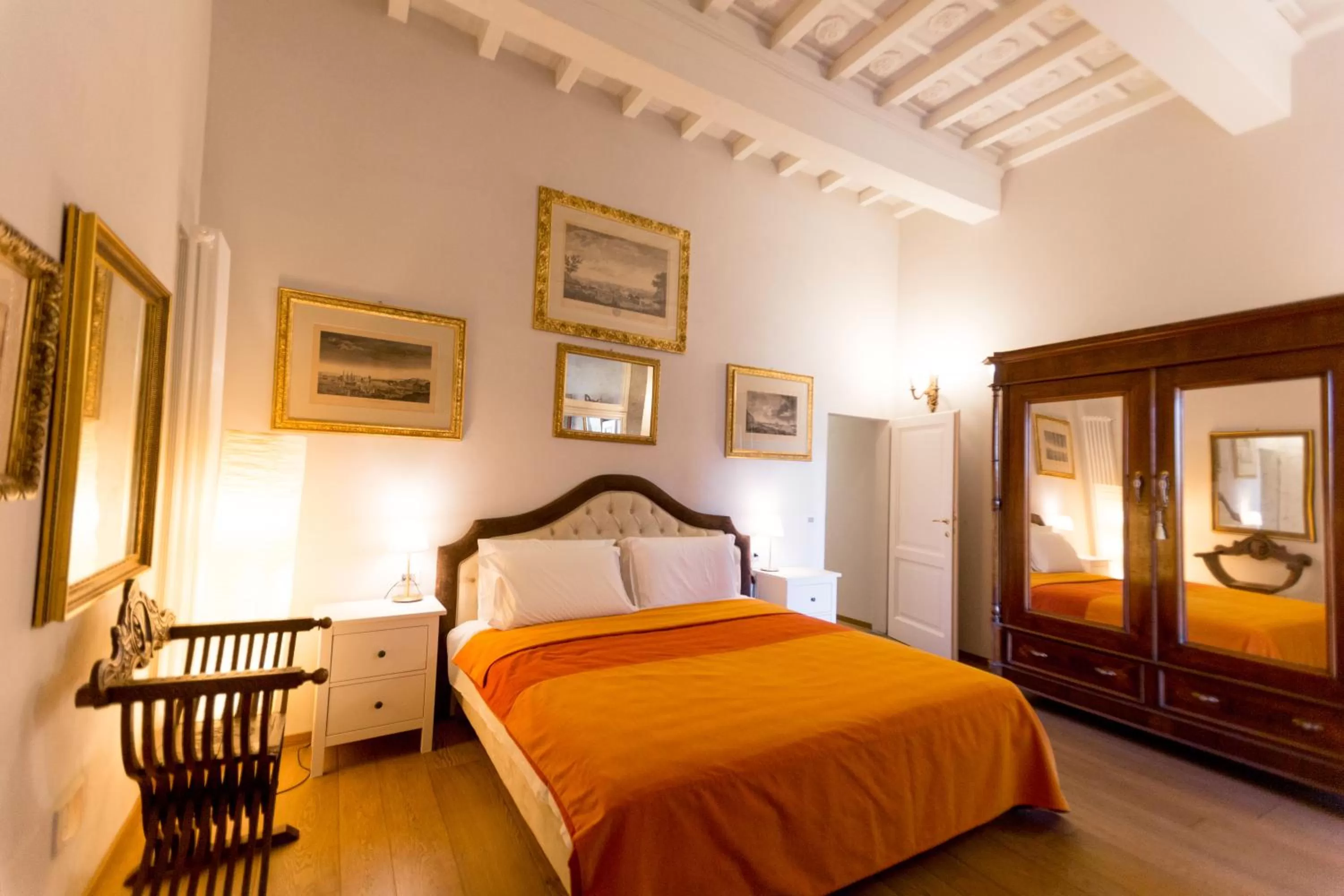 Bed in Borgo Pinti Suites Le Stanze dei Nobili
