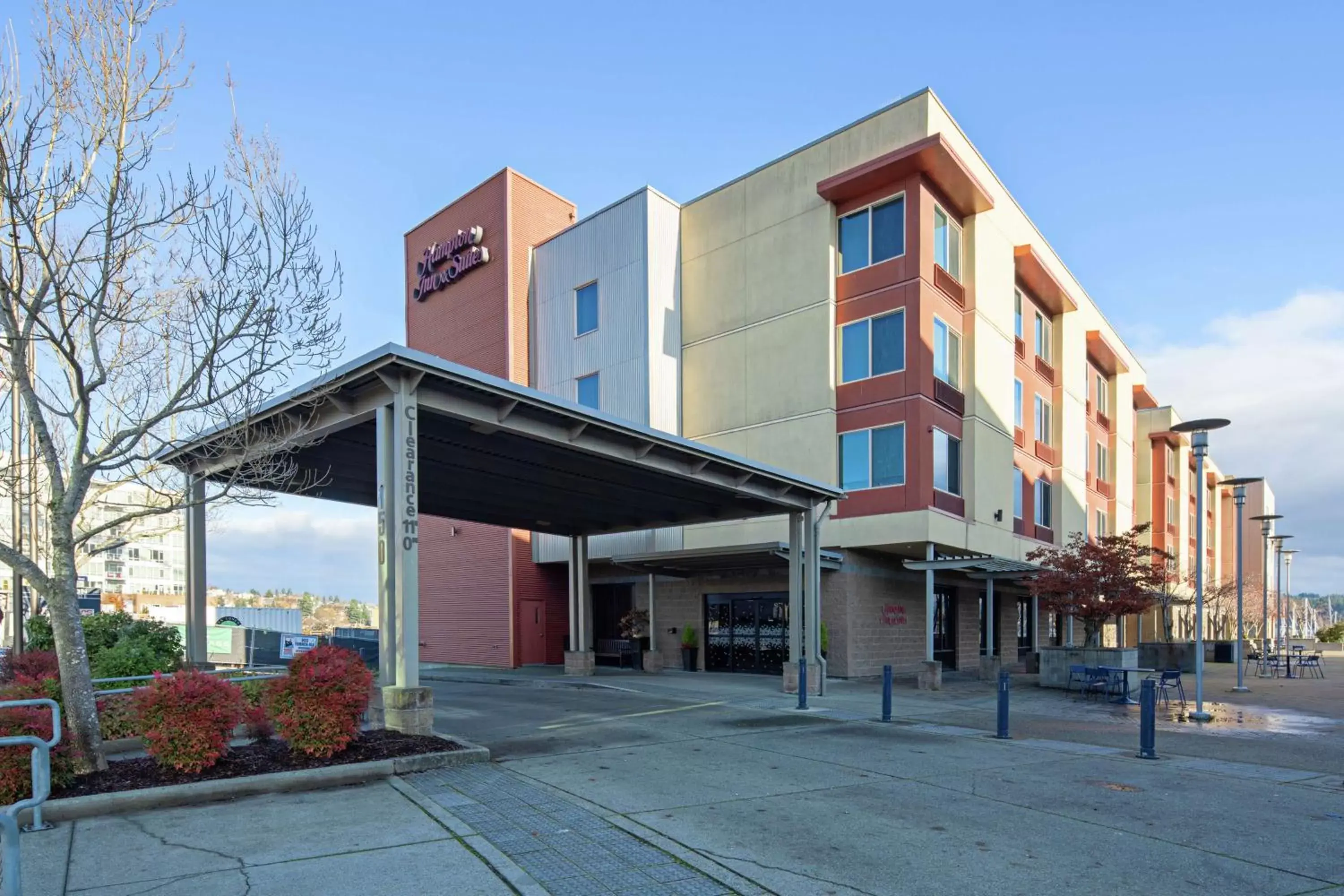 Property building in Hampton Inn & Suites Bremerton Property building in Hampton Inn & Suites Bremerton