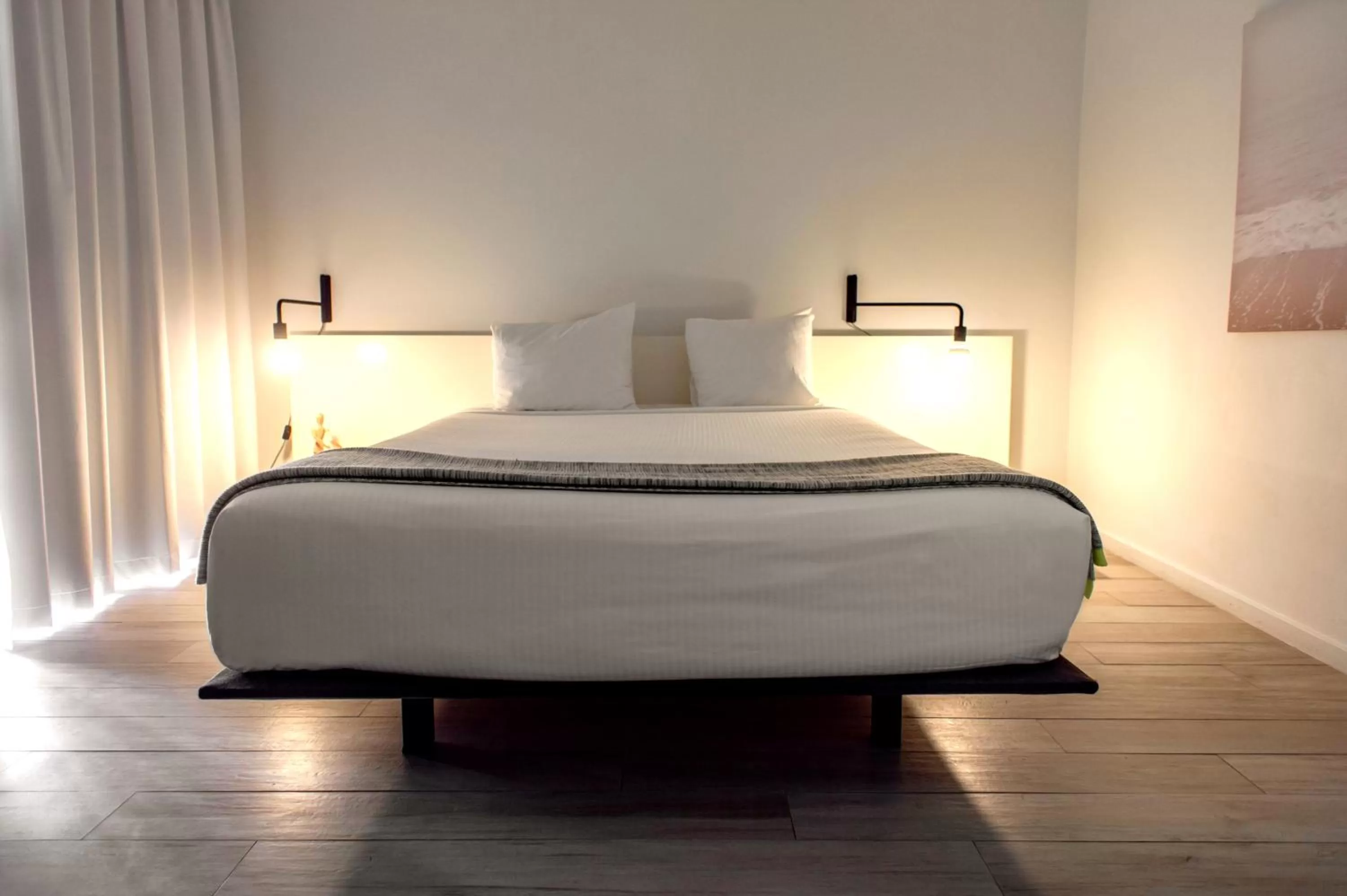 Bed in Beach Haus Key Biscayne Contemporary Apartments