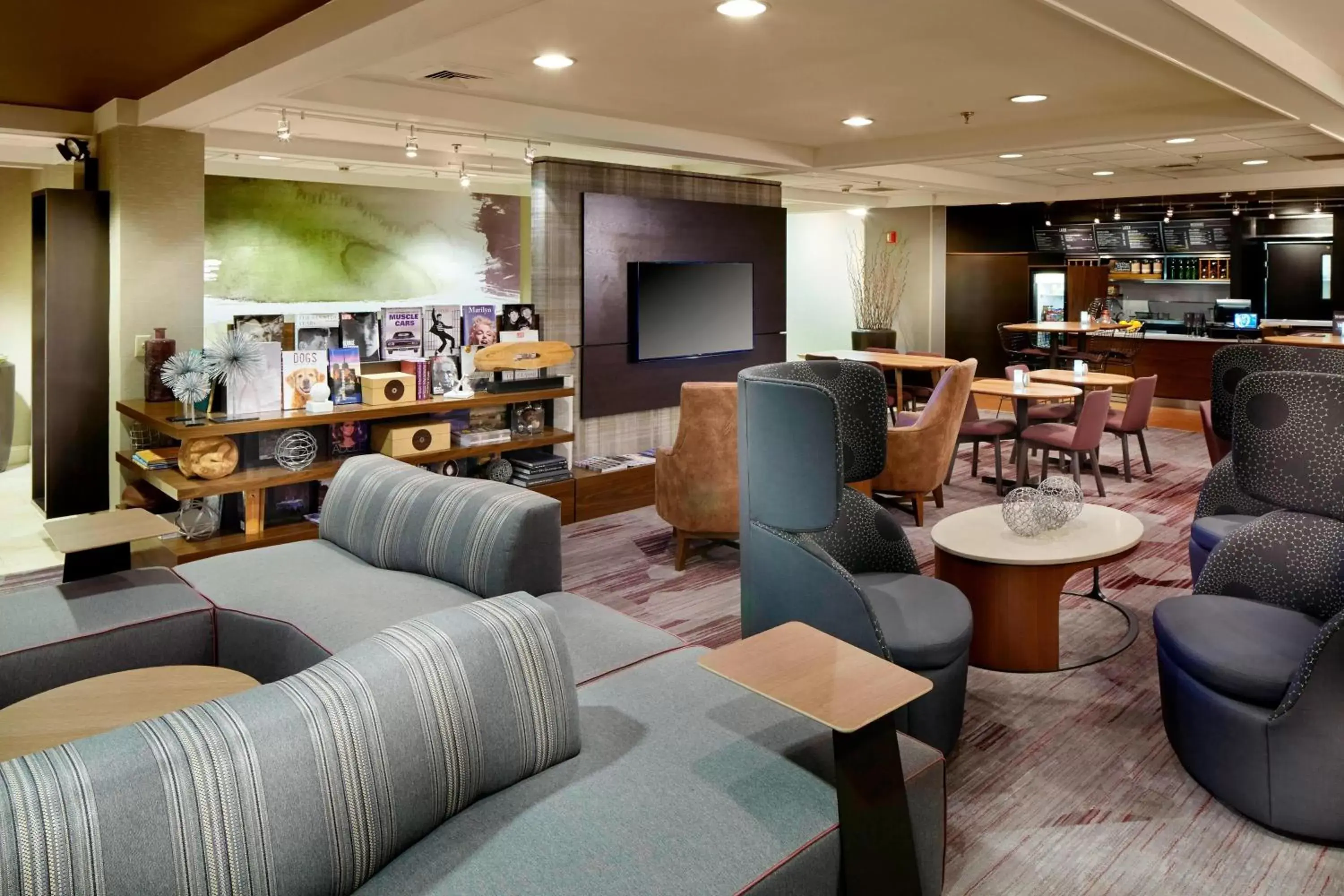 Lobby or reception, Lounge/Bar in Courtyard by Marriott State College