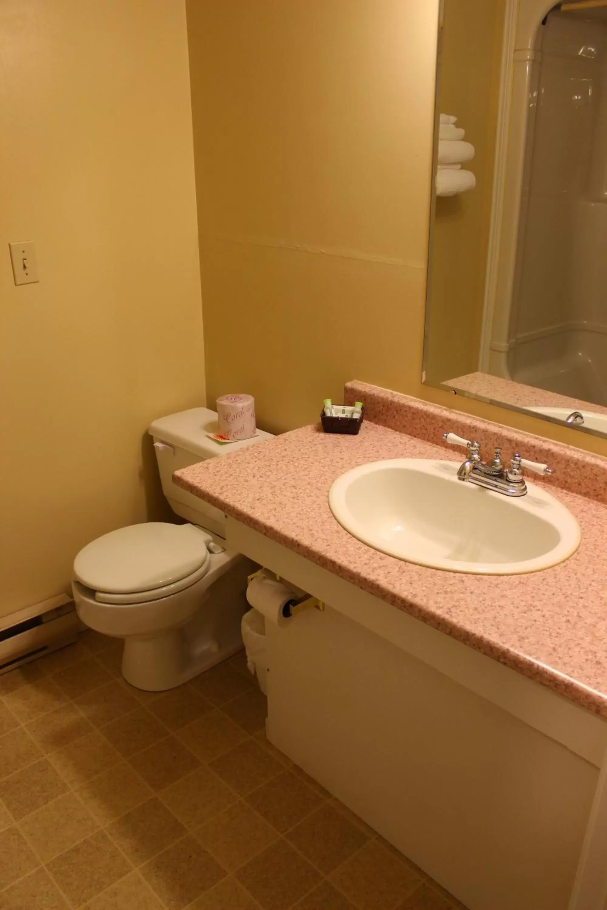 Toilet, Bathroom in Hawberry Motel
