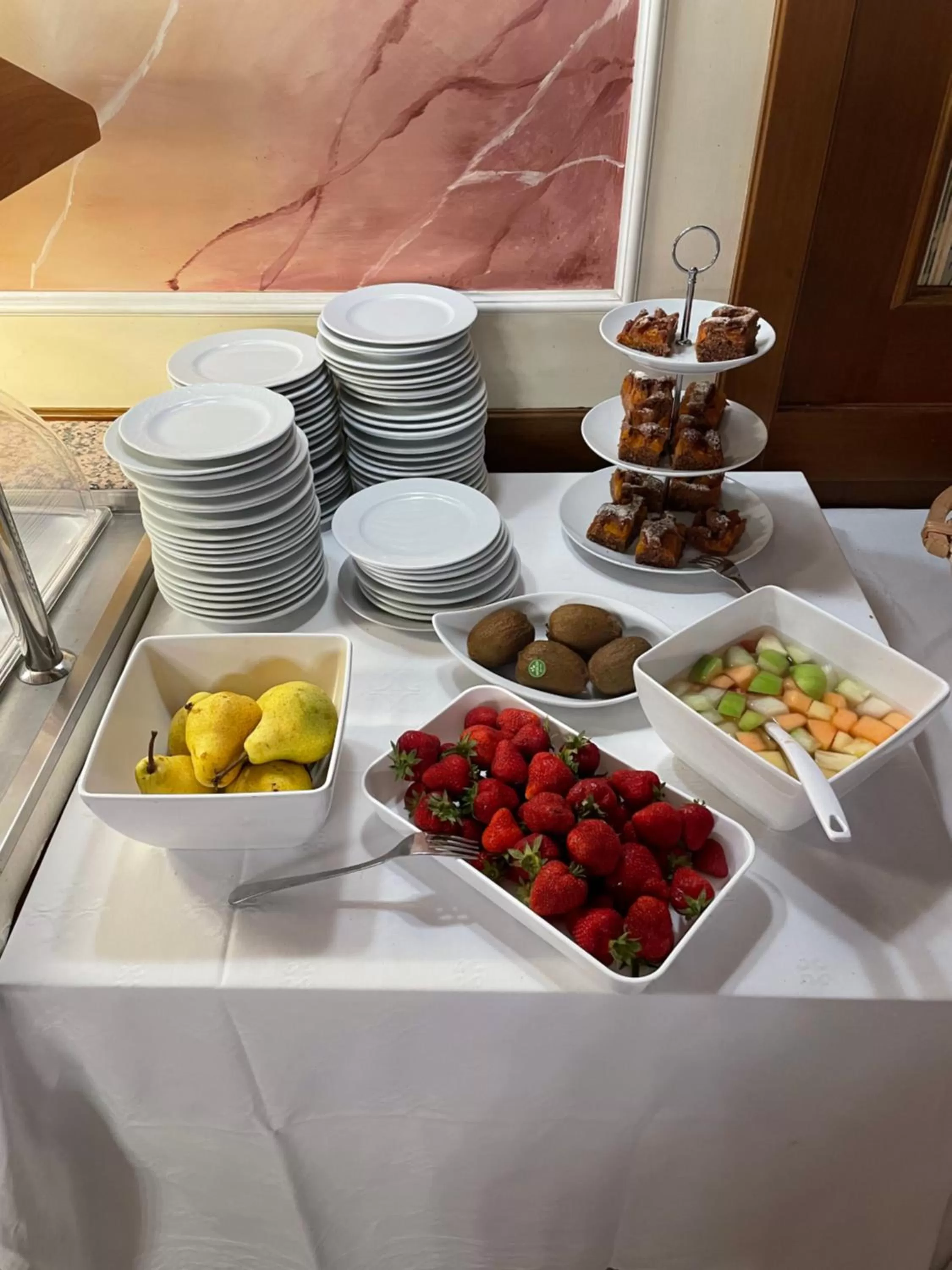 Breakfast in Hotel Restaurant Wallner I contactless check-in