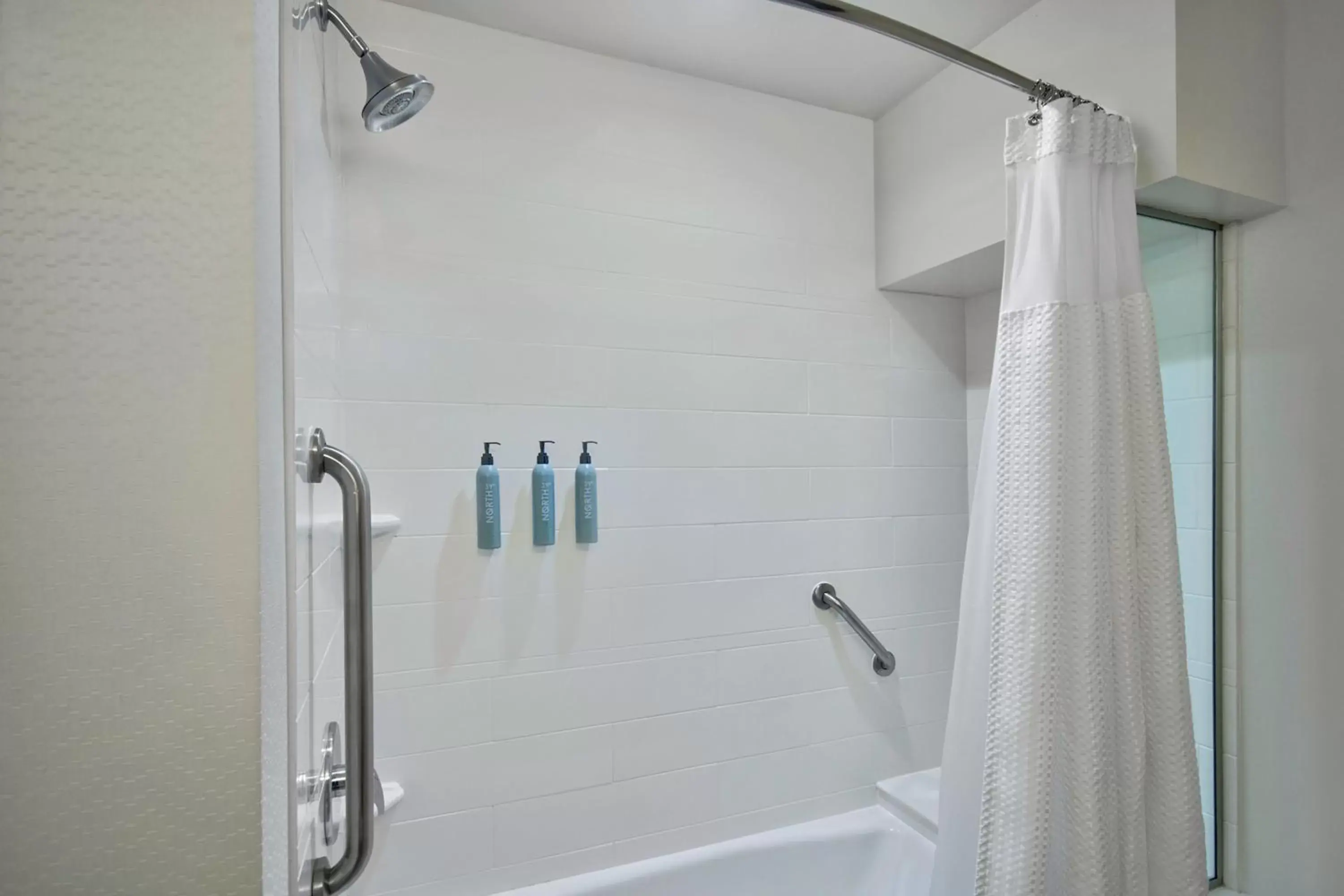 Bathroom in Courtyard by Marriott Nashville Green Hills