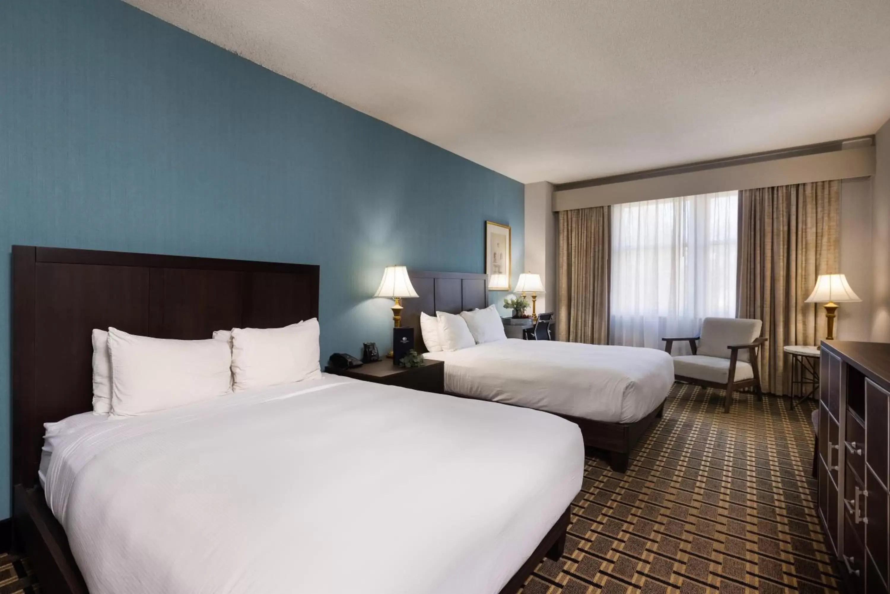 Photo of the whole room, Bed in Inn at the Colonnade Baltimore - A DoubleTree by Hilton Hotel