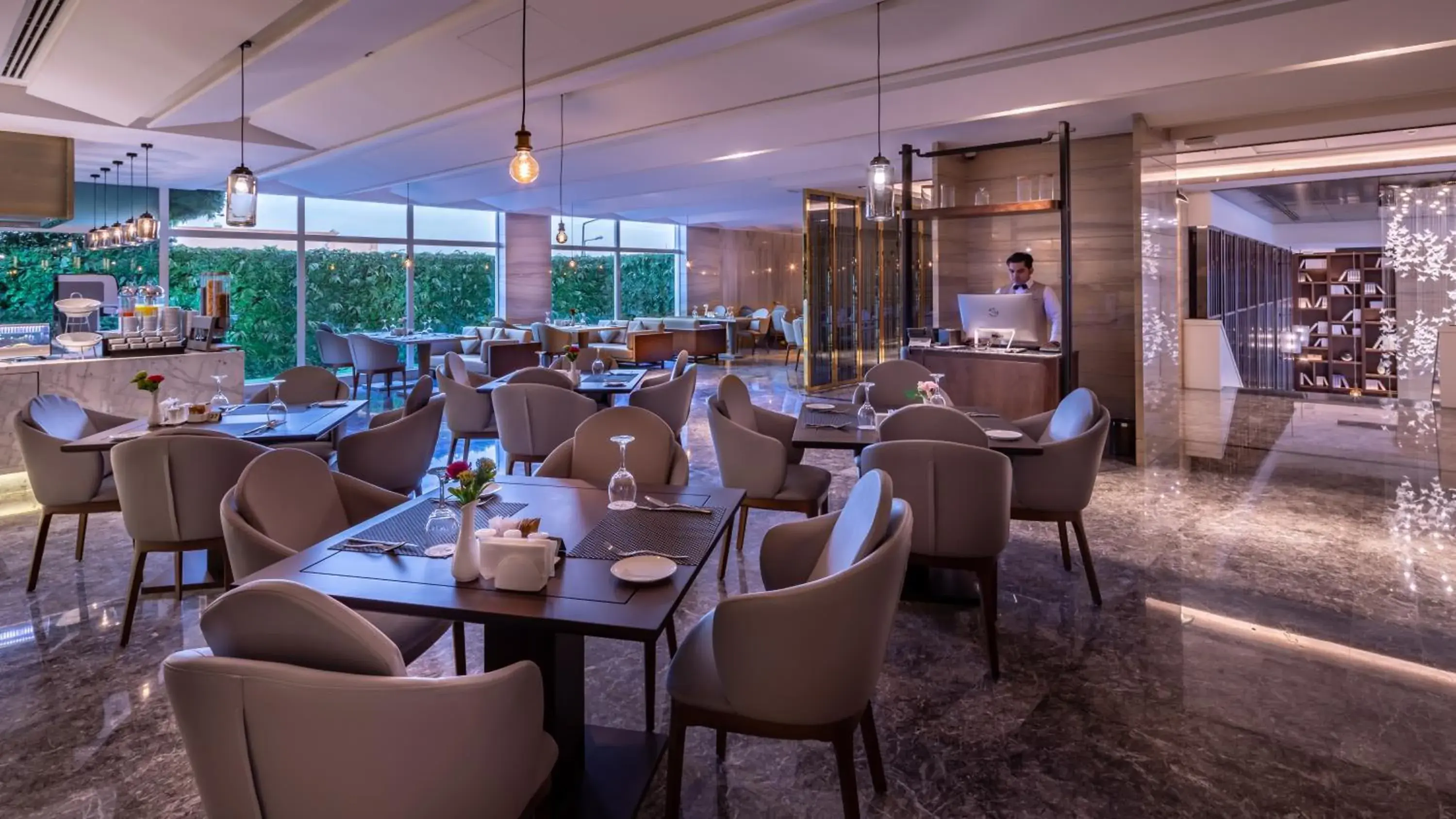 Staff, Restaurant/Places to Eat in Braira Al Nakheel