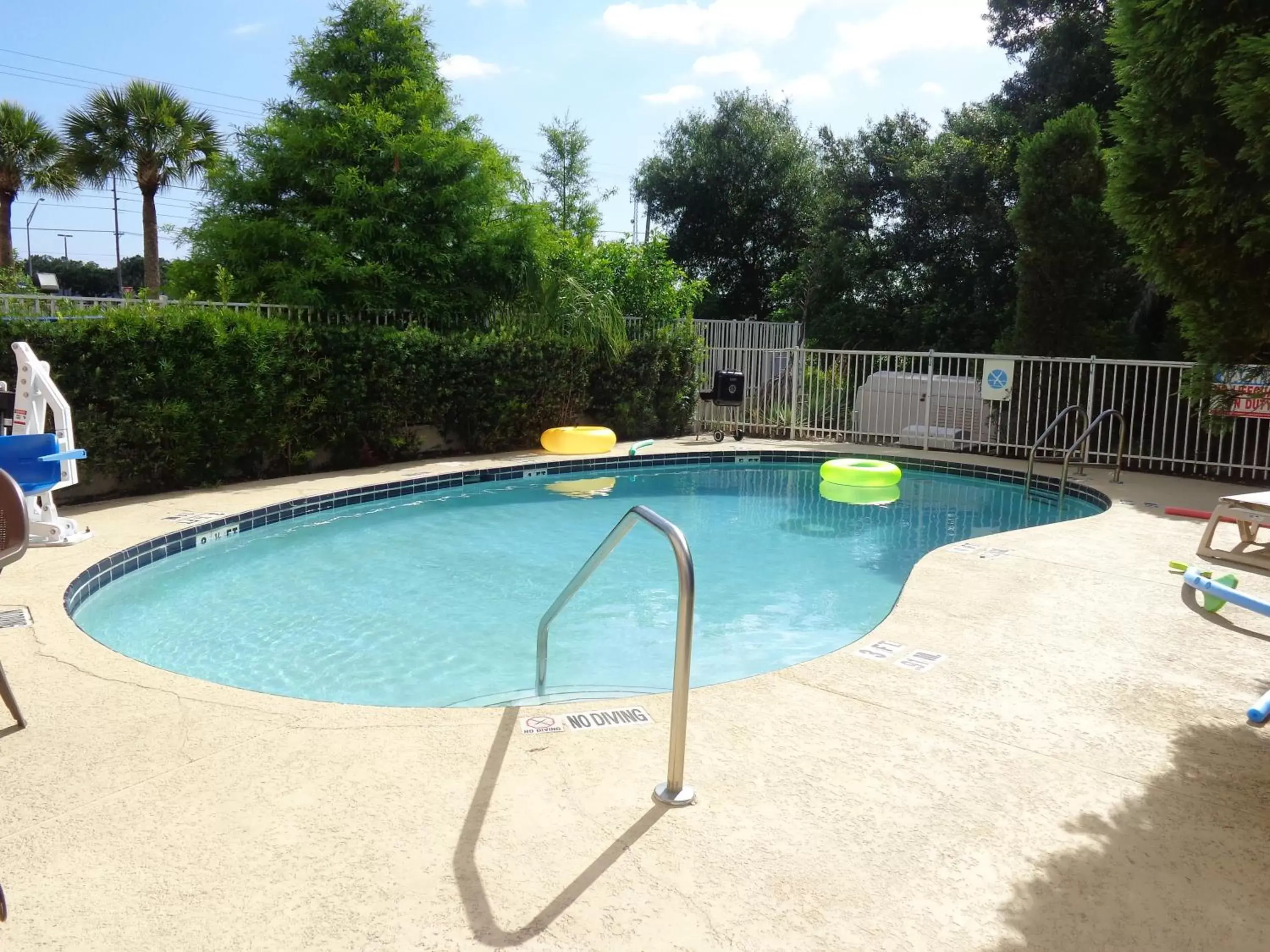 Day, Swimming Pool in Ruskin Inn Tampa-Sun City Center