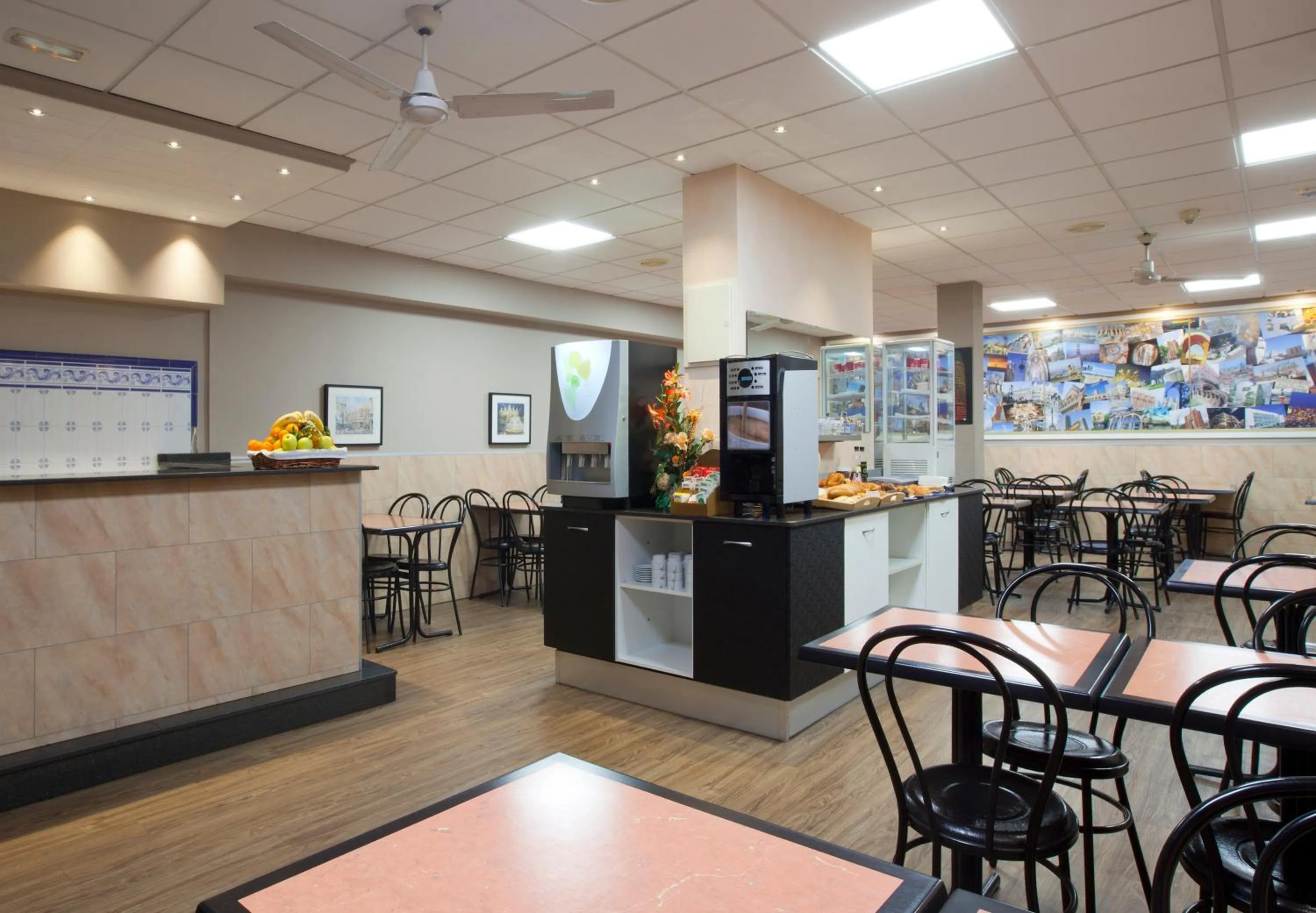 Lounge or bar in Hostal Barcelona