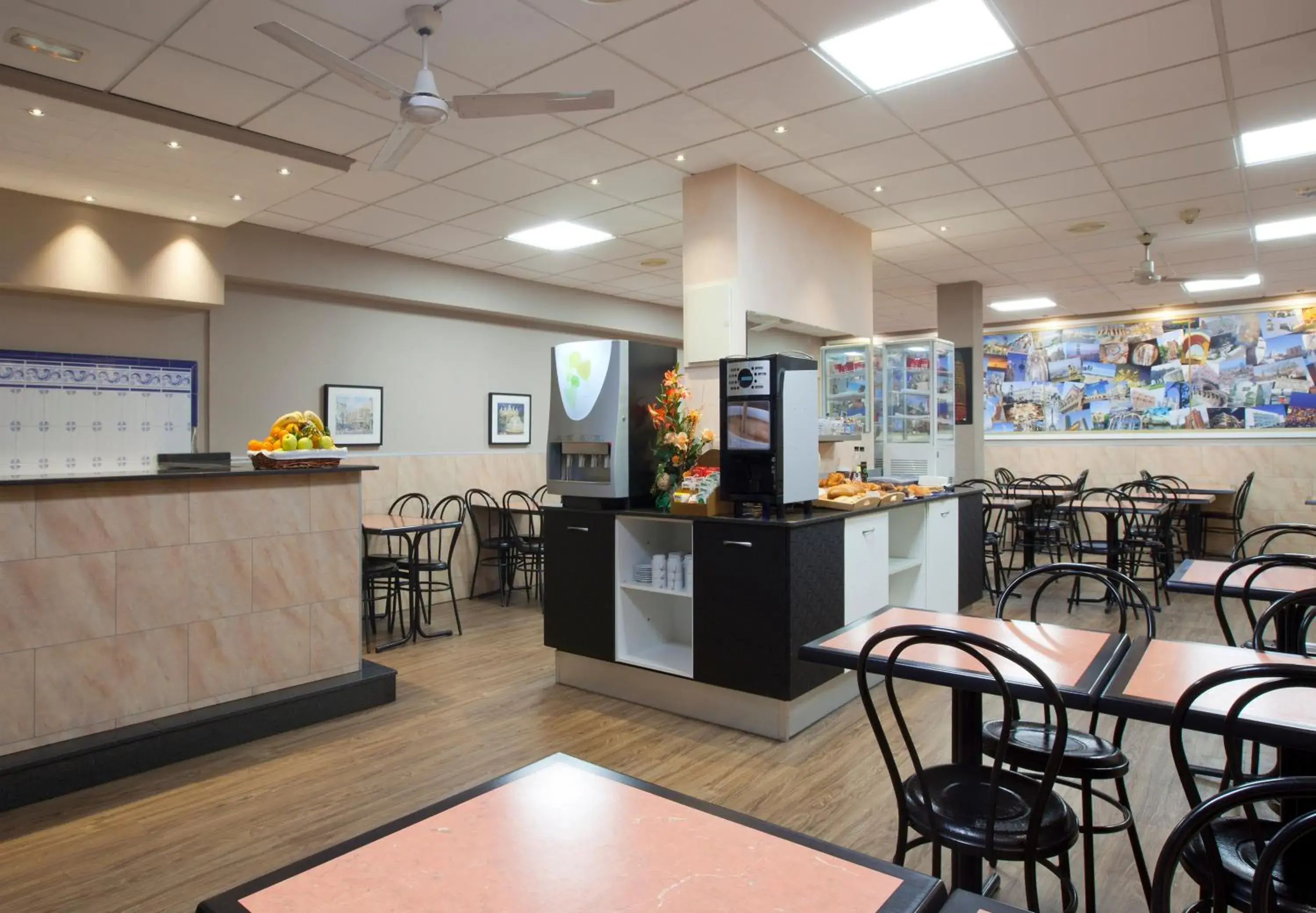 Lounge or bar in Hostal Barcelona Lounge or bar in Hostal Barcelona