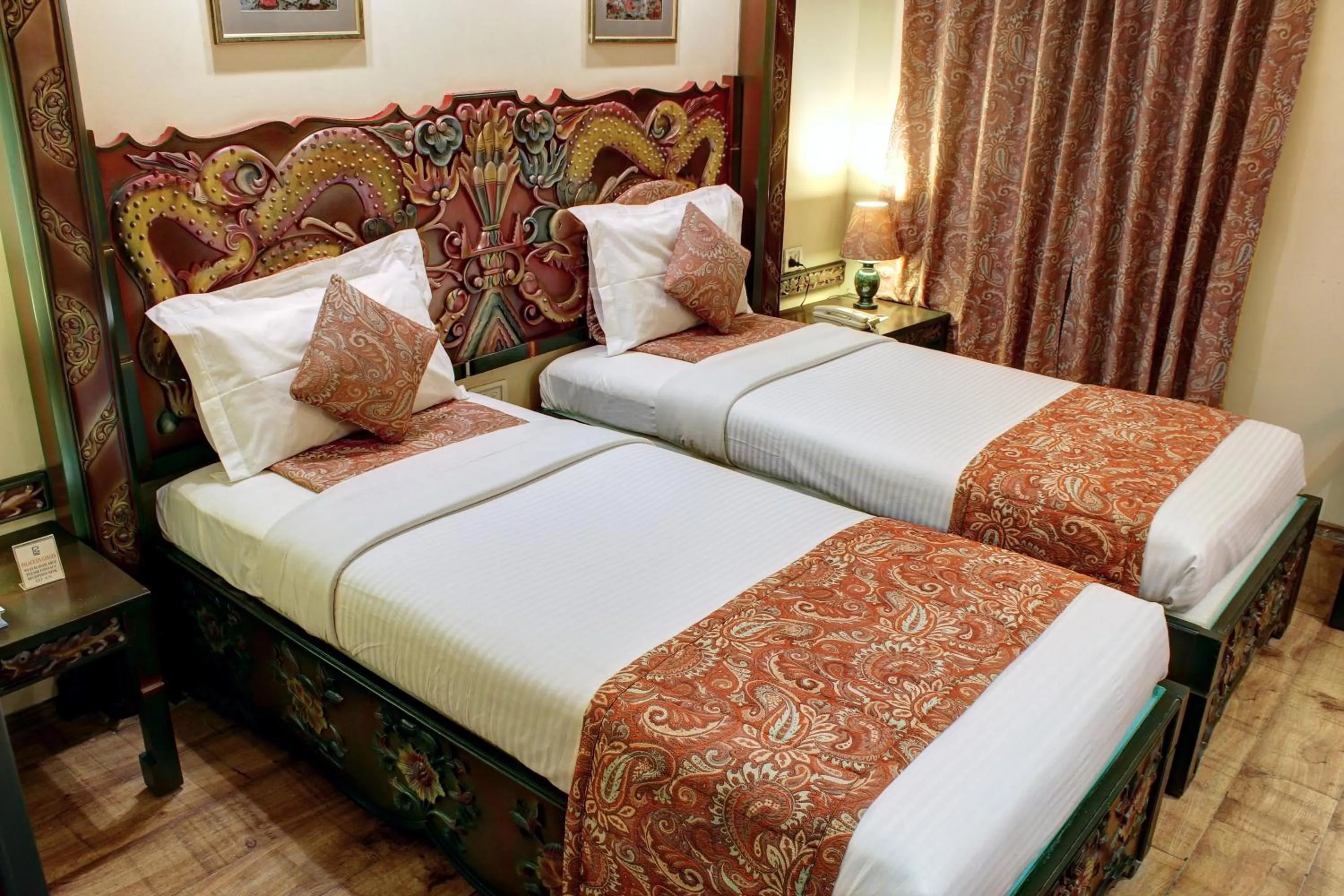 Bed in Palace On Ganges - Heritage Hotel