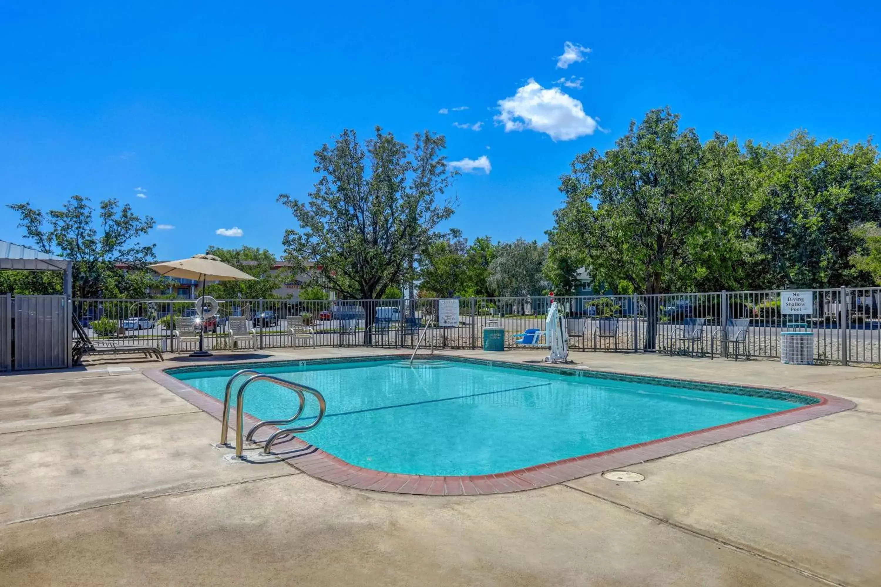 Activities, Swimming Pool in Motel 6-Red Bluff, CA
