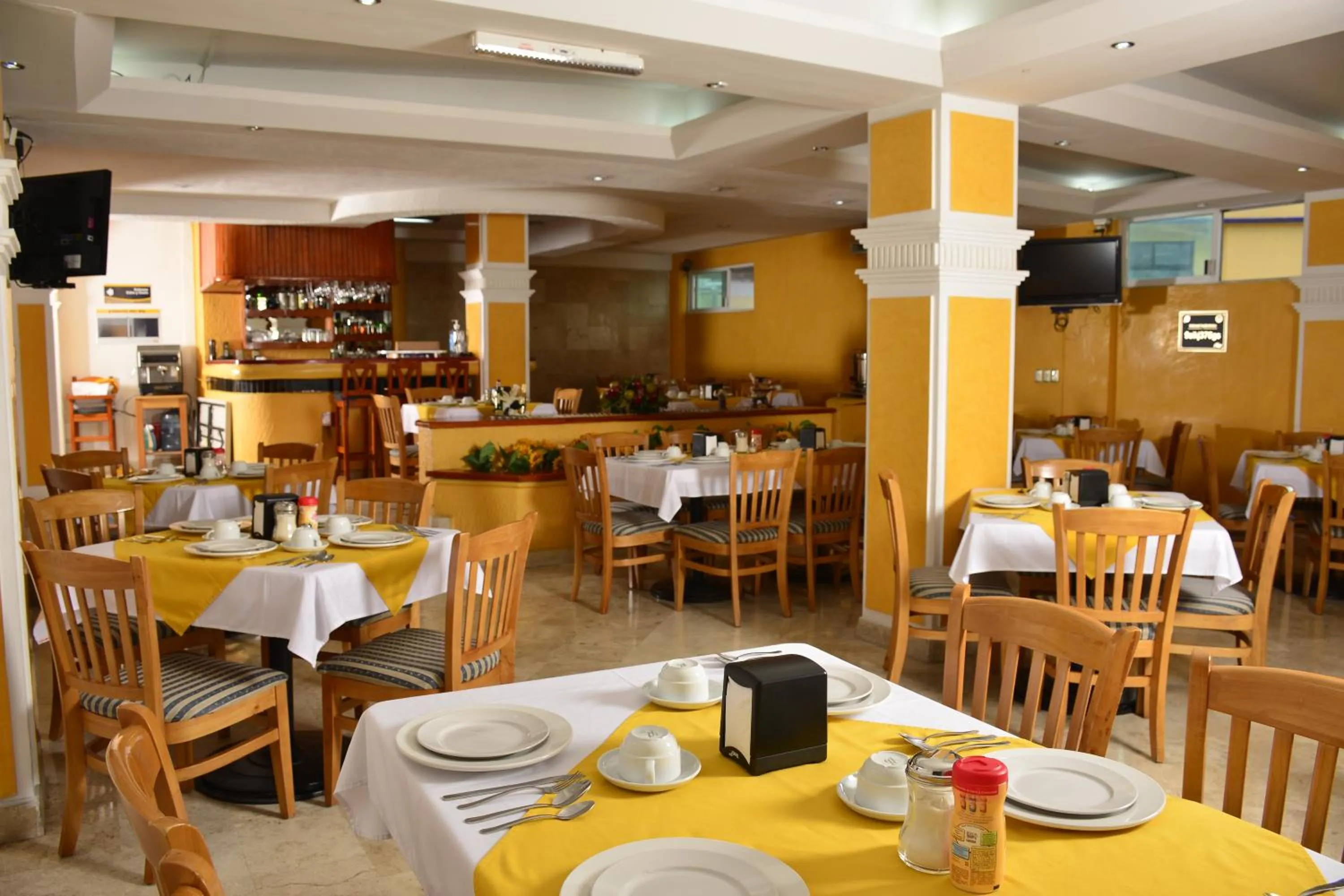 Restaurant/places to eat in Hotel Paradise Inn