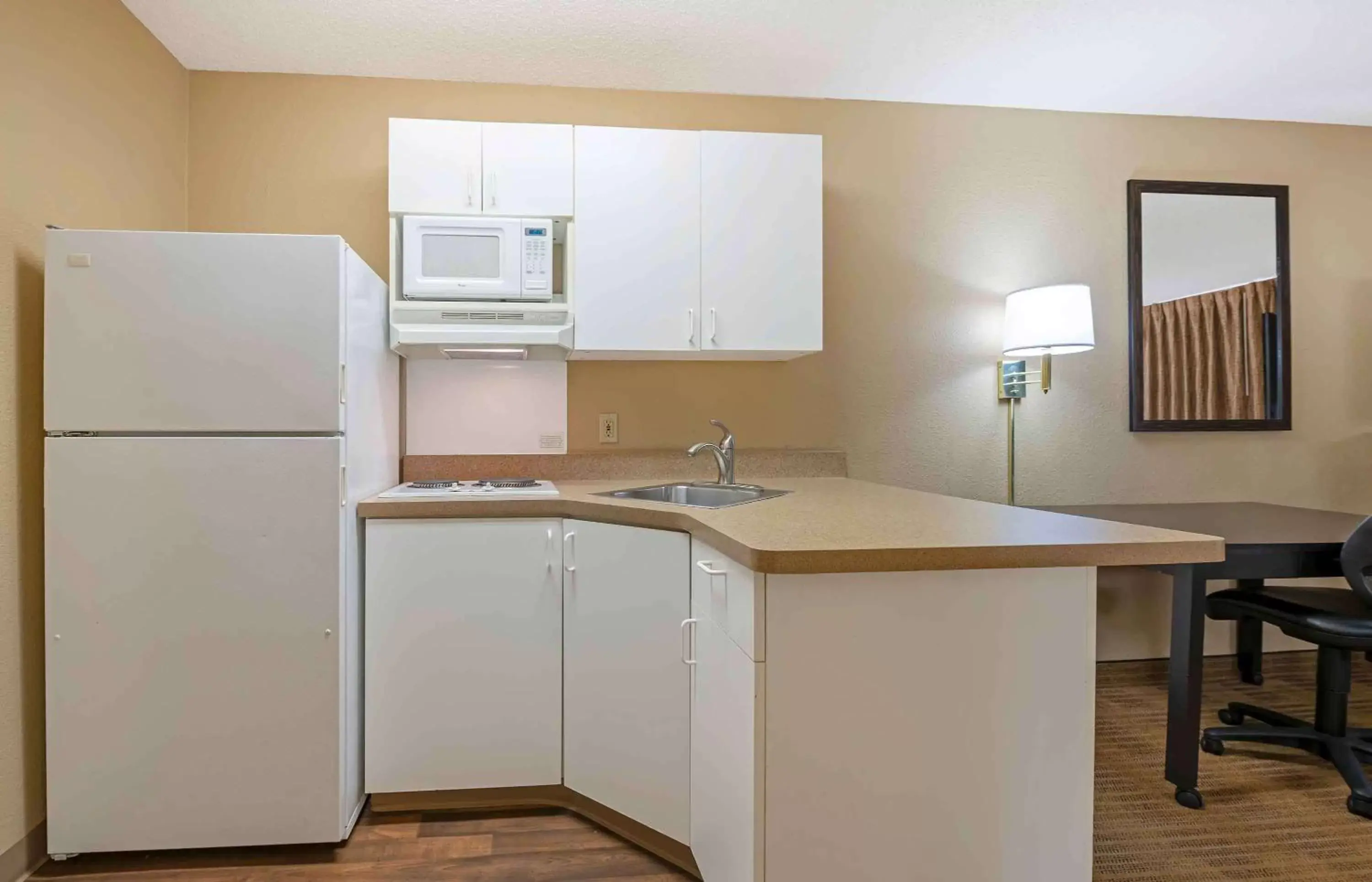 Bedroom, Kitchen/Kitchenette in Extended Stay America Suites - Columbus - Worthington