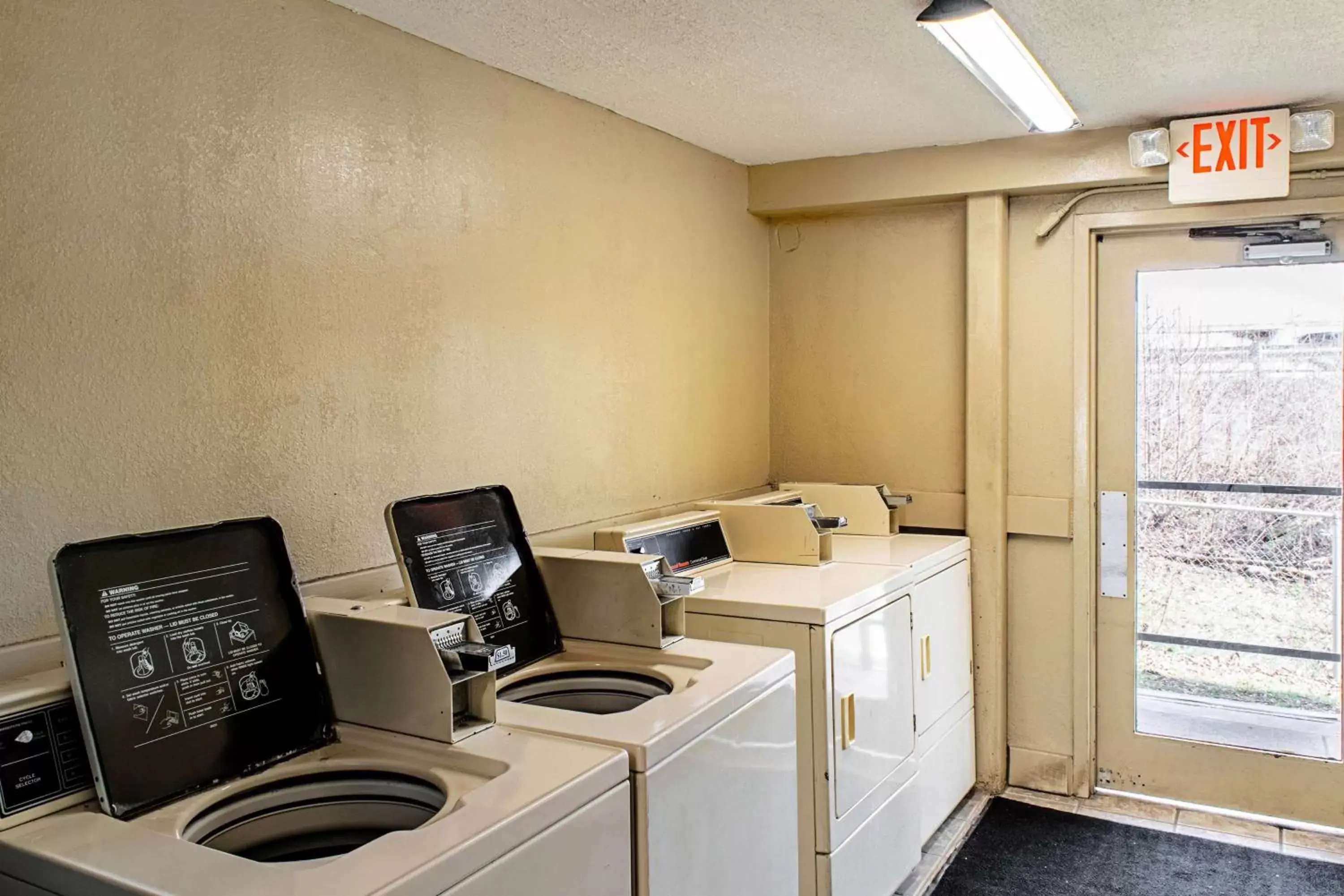 laundry, Kitchen/Kitchenette in Motel 6-Cincinnati, OH