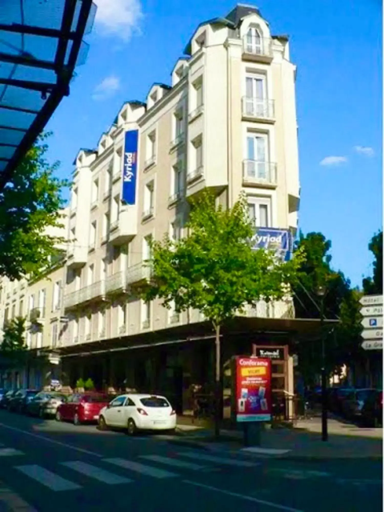 Property Building in Kyriad Restaurant Centre Vichy