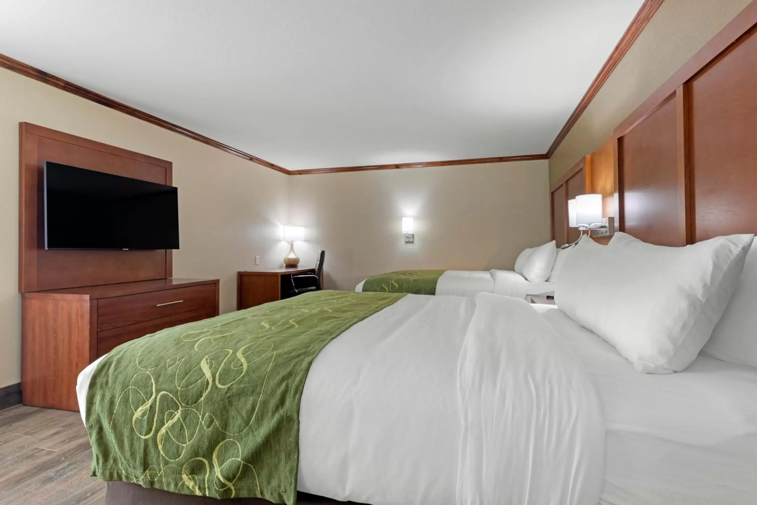 Bed in Comfort Suites West Monroe near Ike Hamilton Expo Center