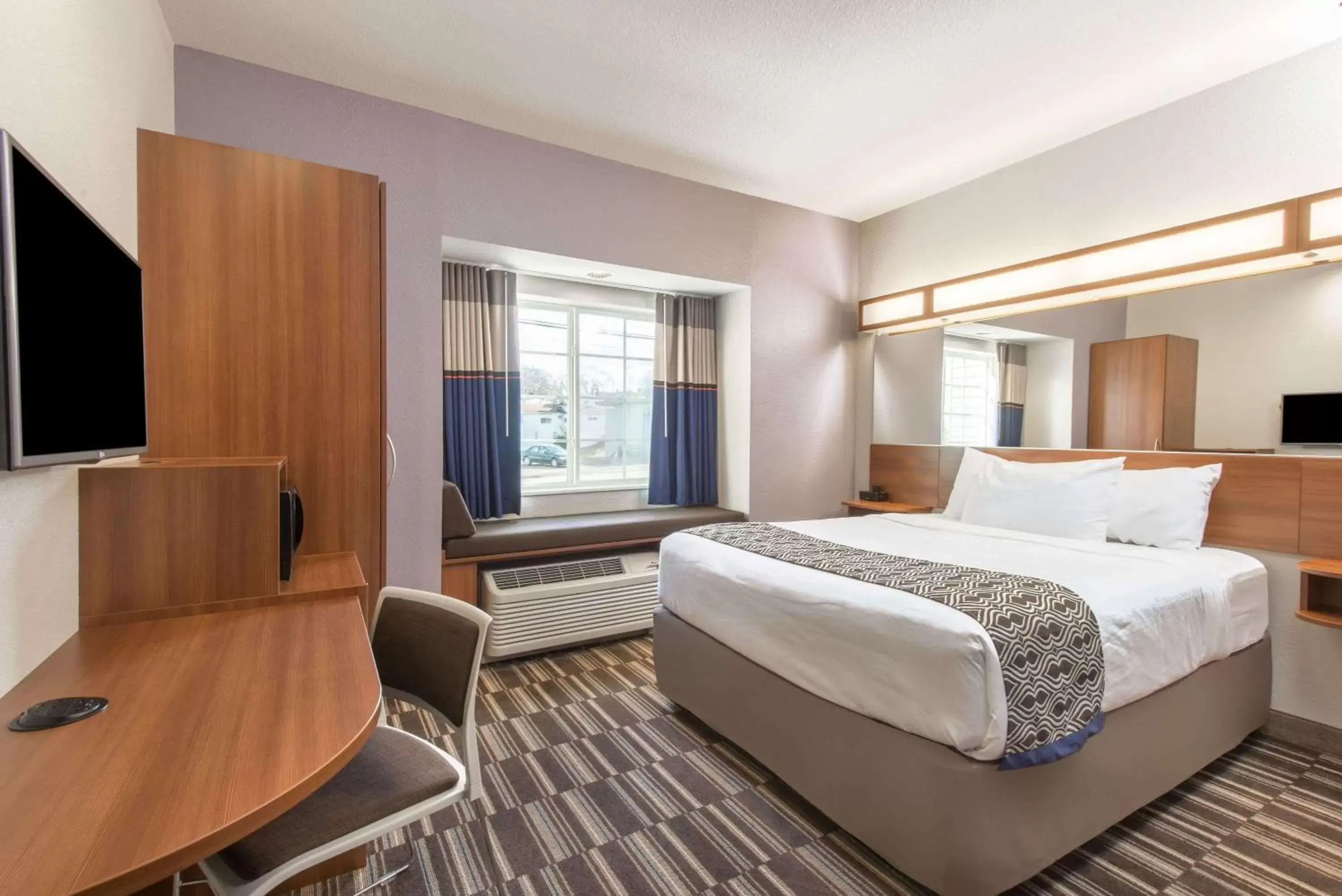 Photo of the whole room, Bed in Microtel Inn & Suites by Wyndham Cadiz
