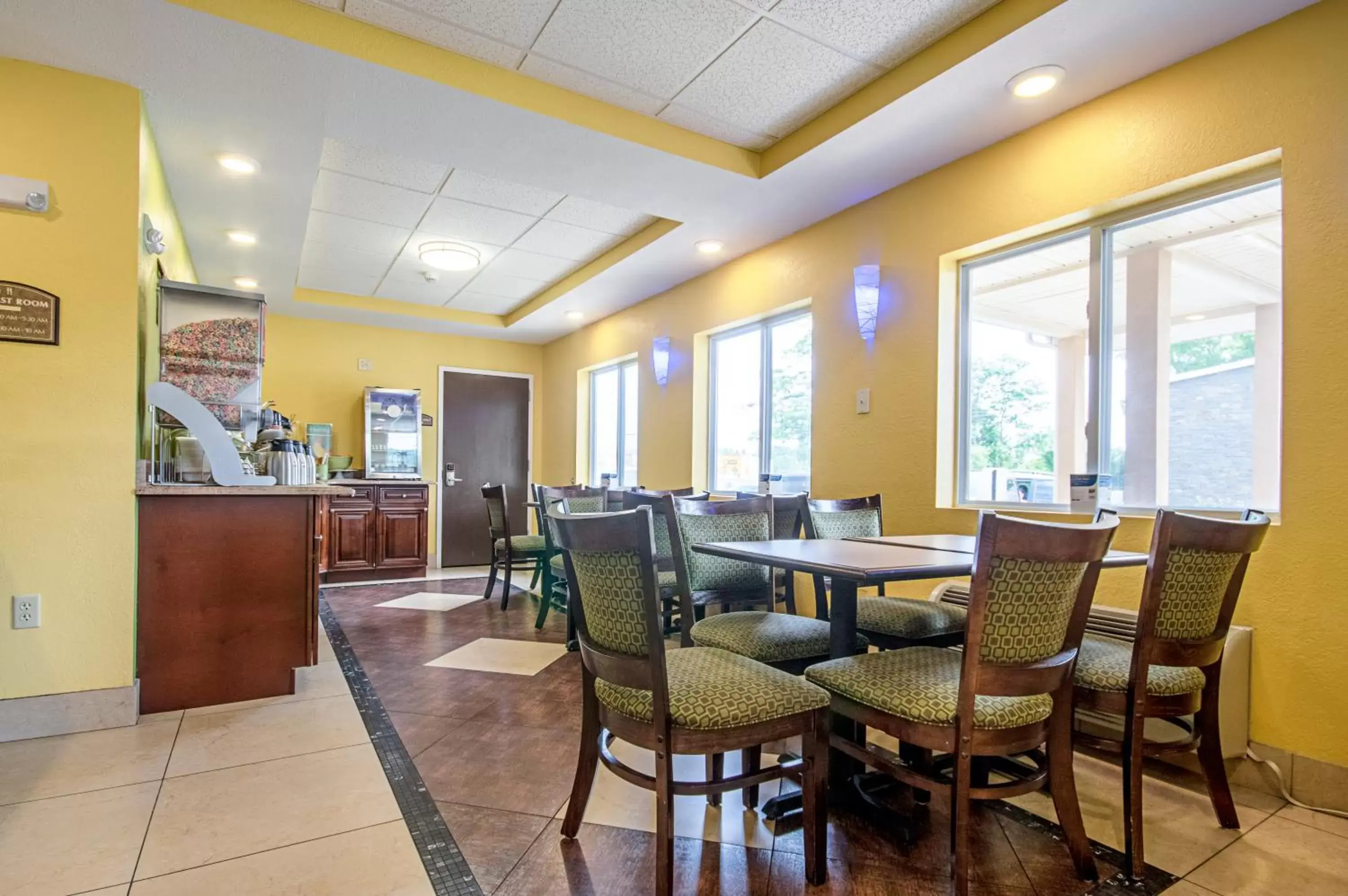 Breakfast, Restaurant/Places to Eat in Quality Inn & Suites Glenmont - Albany South