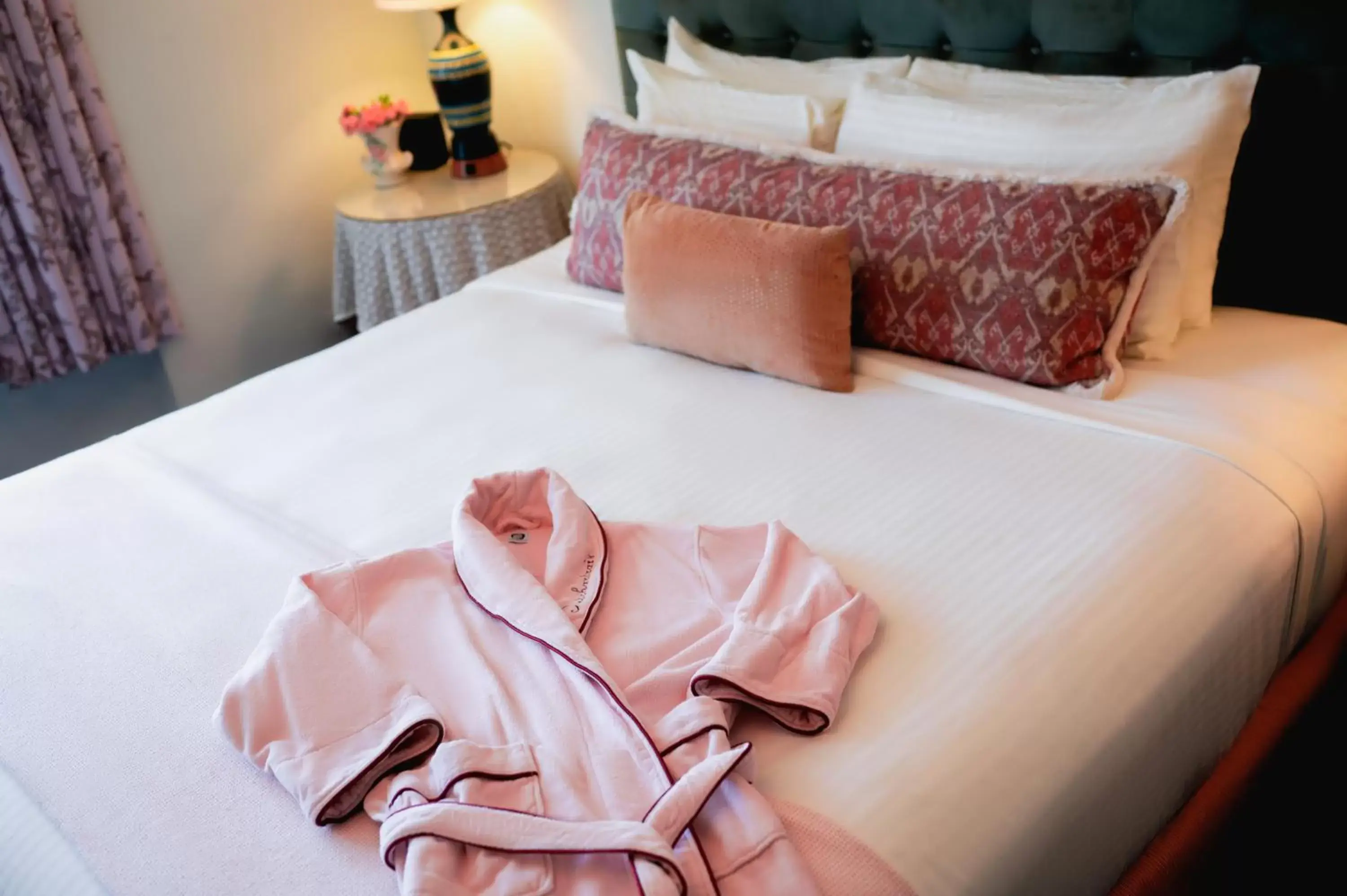 Bedroom, Bed in Pontchartrain Hotel St. Charles Avenue