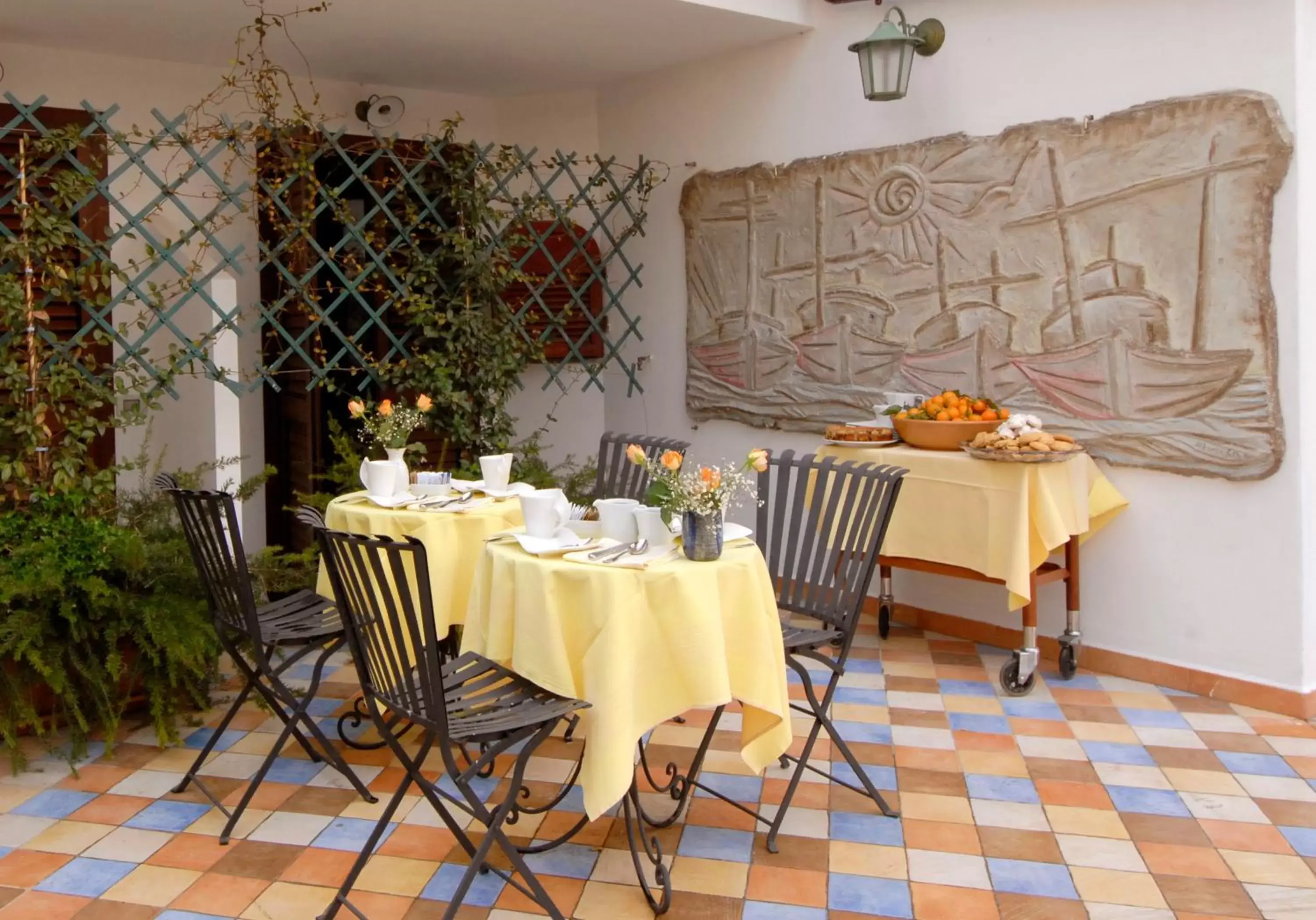 Patio, Restaurant/Places to Eat in Hotel Su Barchile