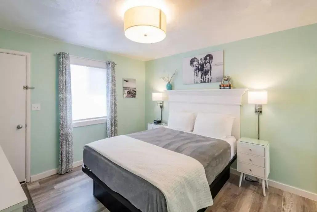 Standard Queen Room in Beachside Inn Standard Queen Room in Beachside Inn