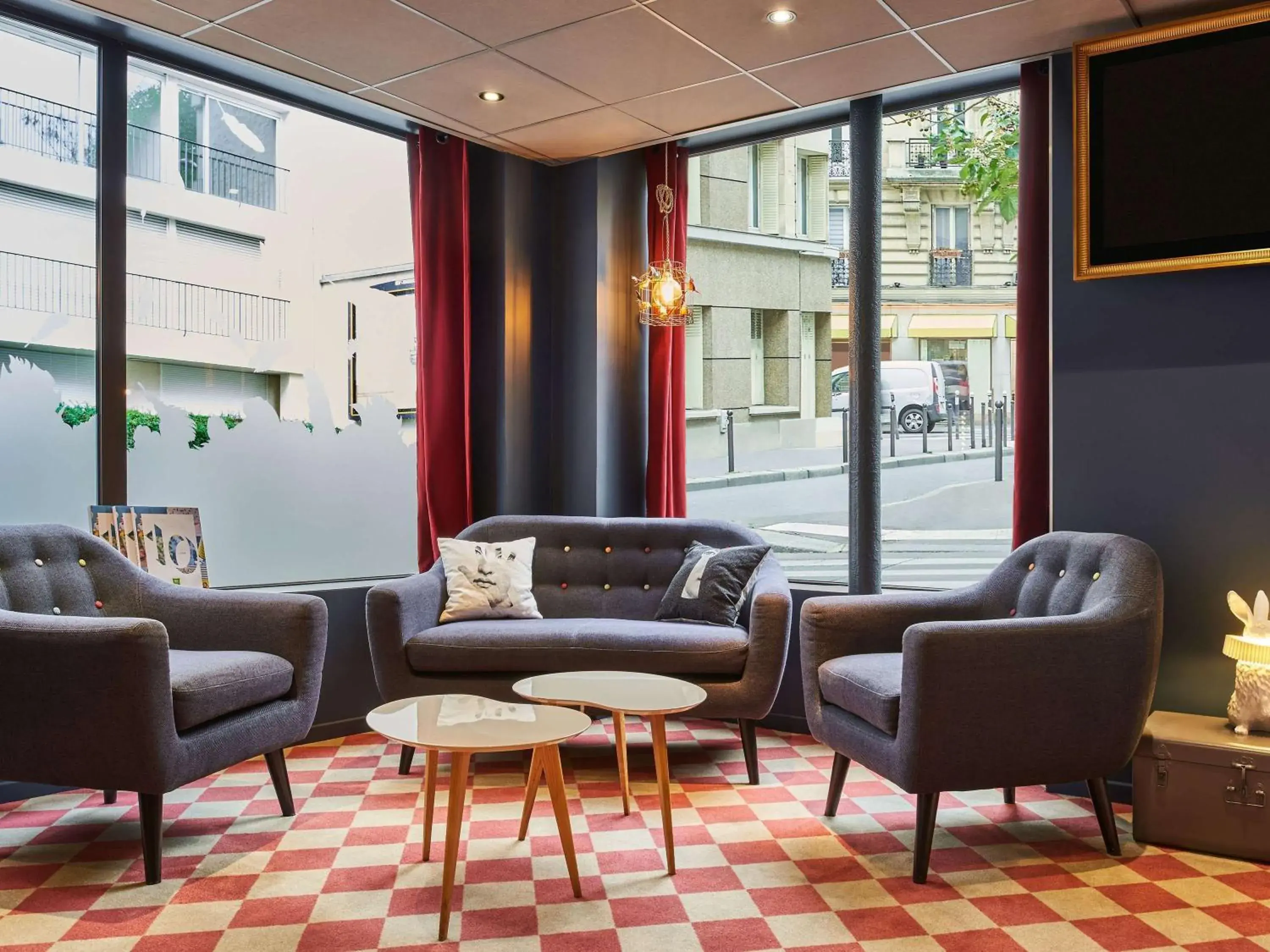 Property building, Seating Area in ibis Styles Paris Alesia Montparnasse